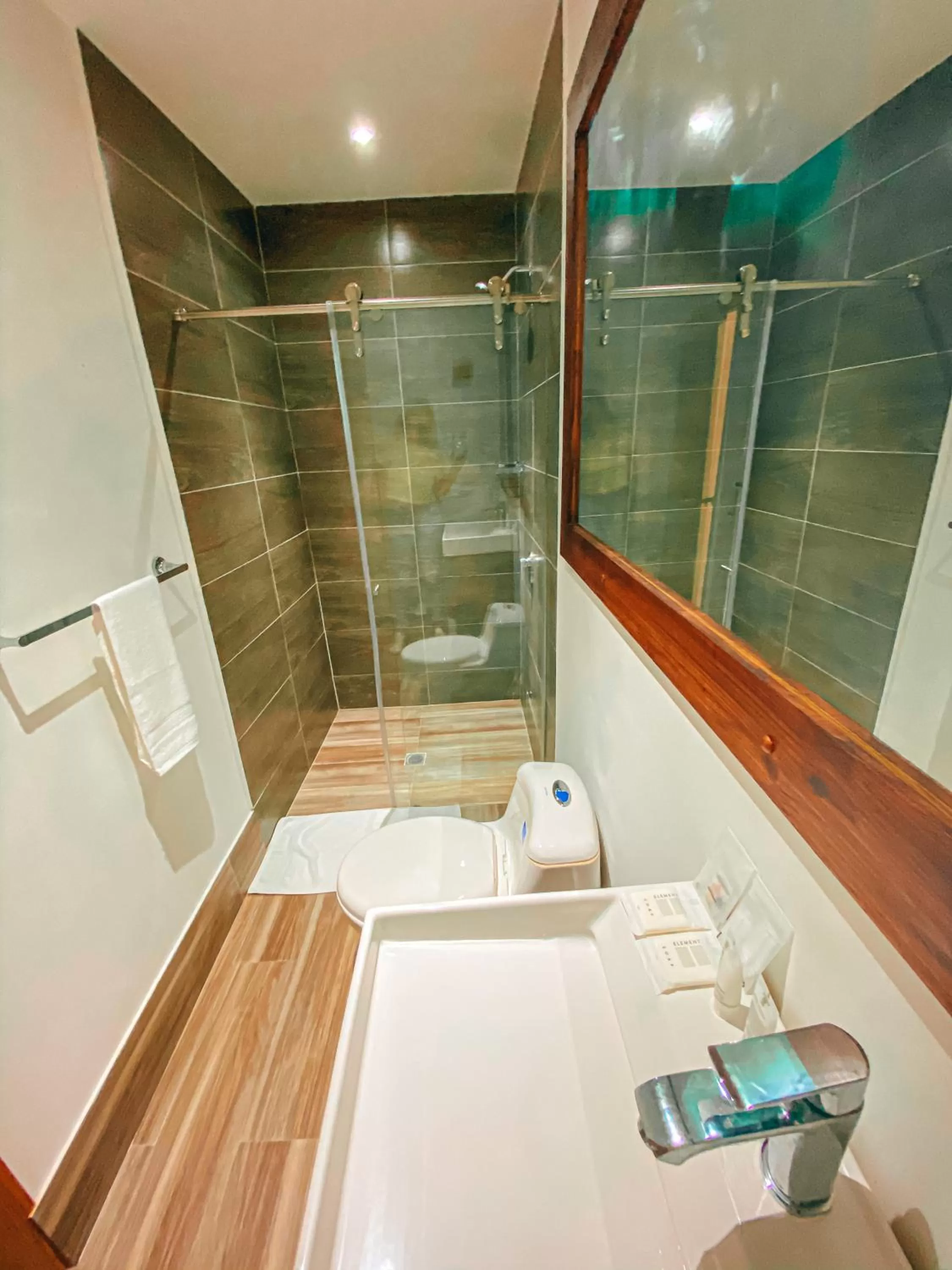 Bathroom in In Di House of Reggae Boutique