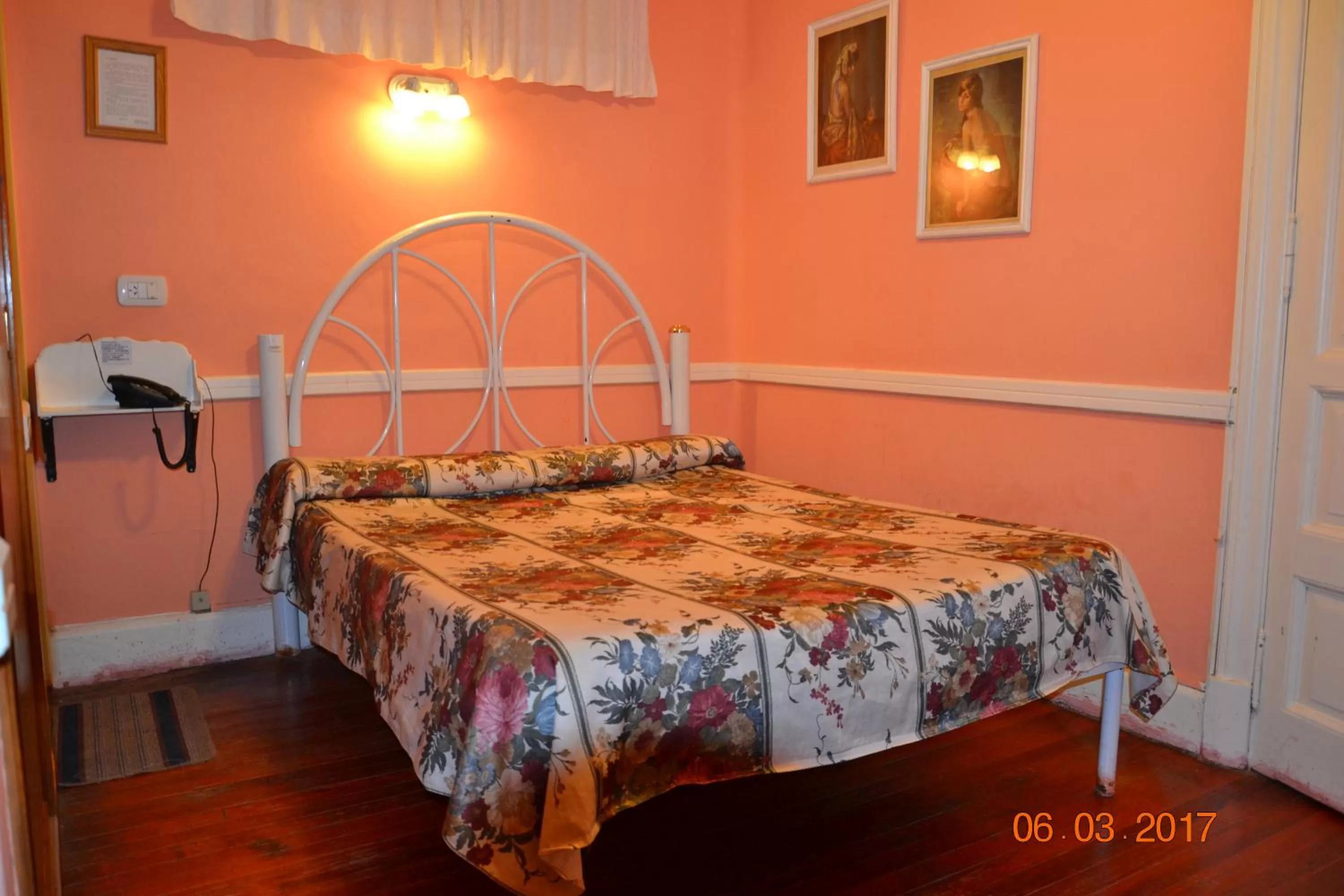 Bed in Hotel Victoria