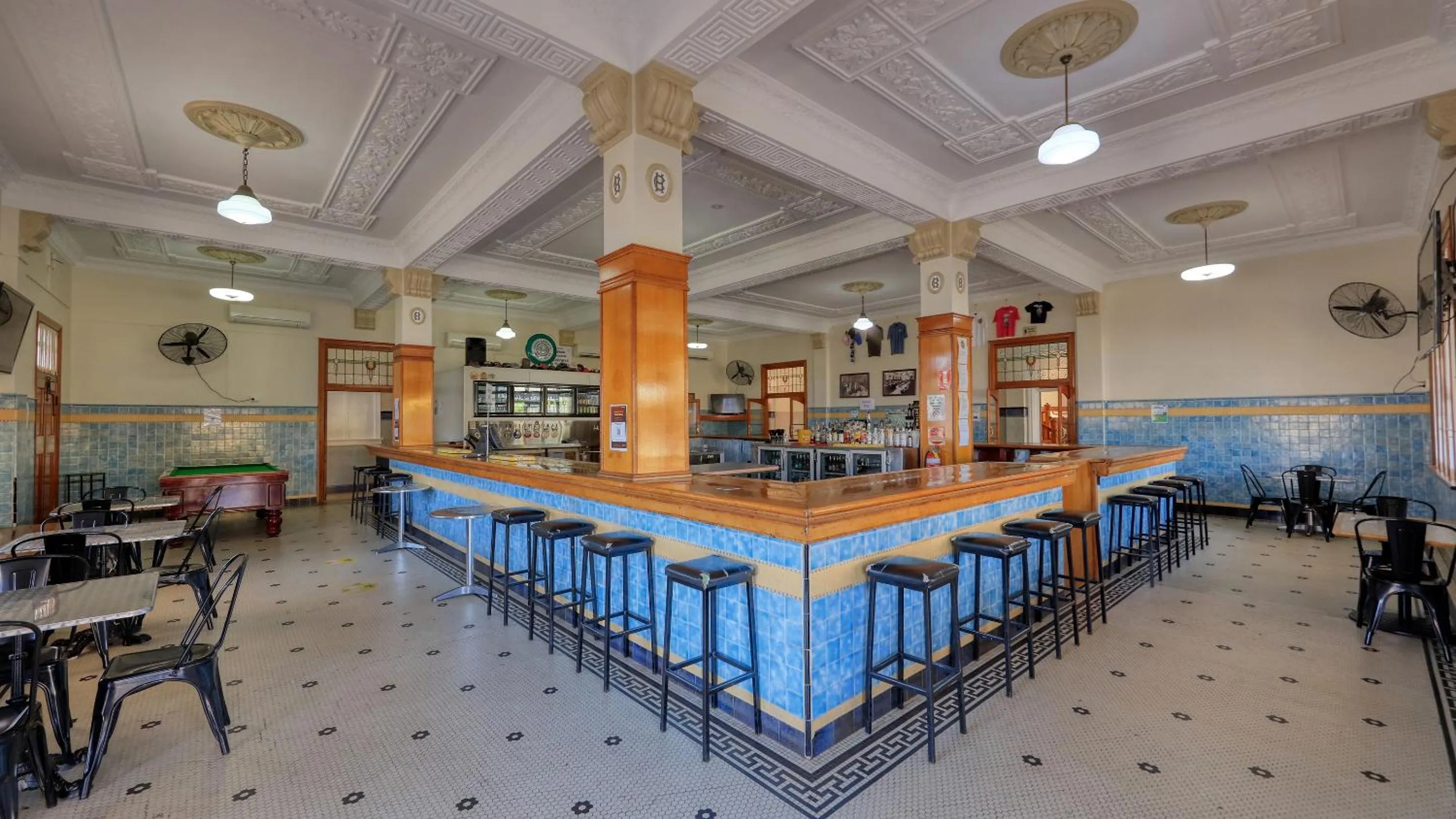 Restaurant/places to eat in Hotel Corones