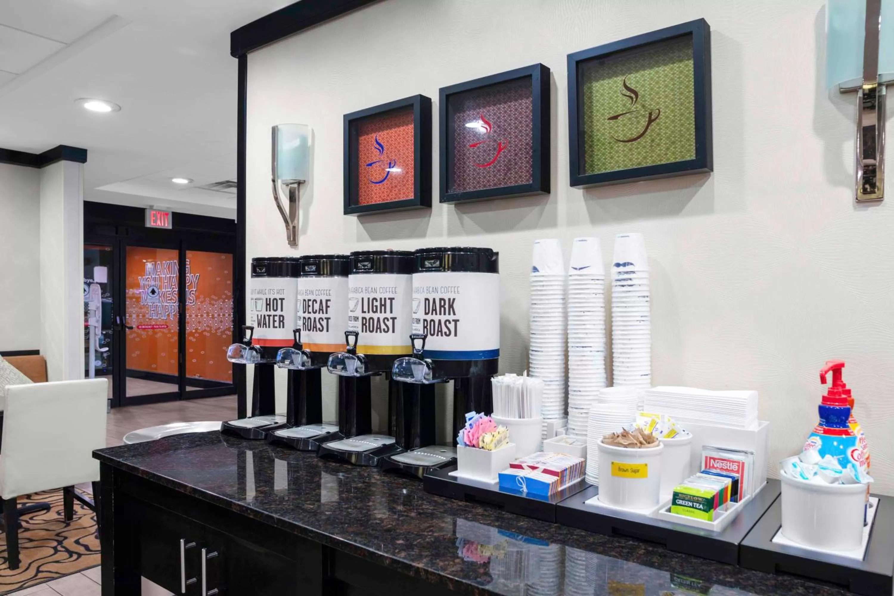 Dining area in Hampton Inn Miami/Dadeland