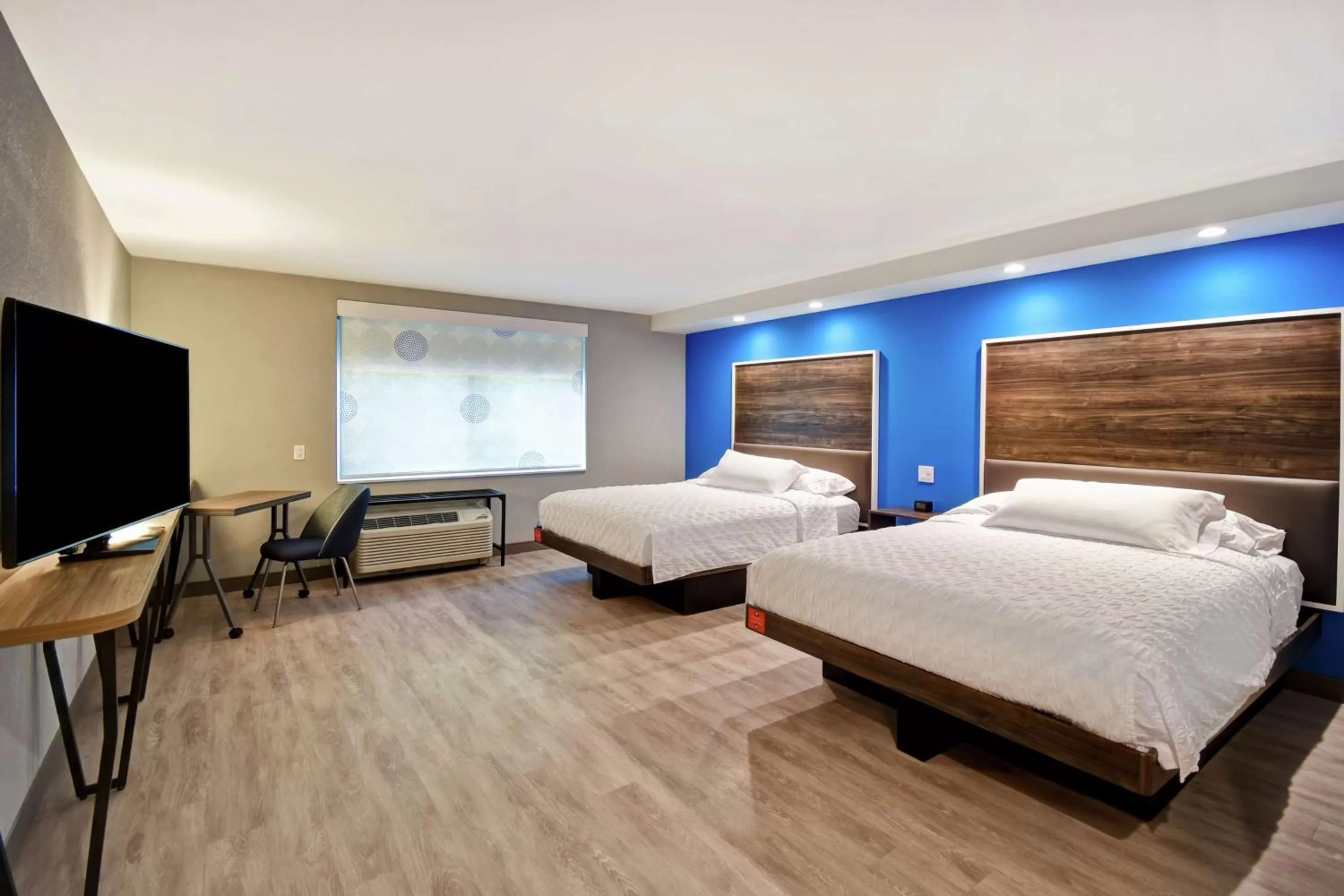 Bedroom, Bed in Tru By Hilton Deadwood