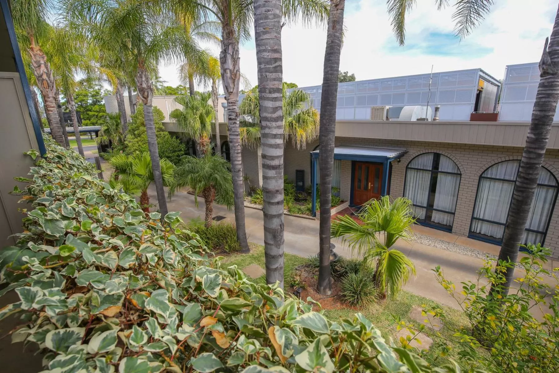 Property building in Sandors Motor Inn