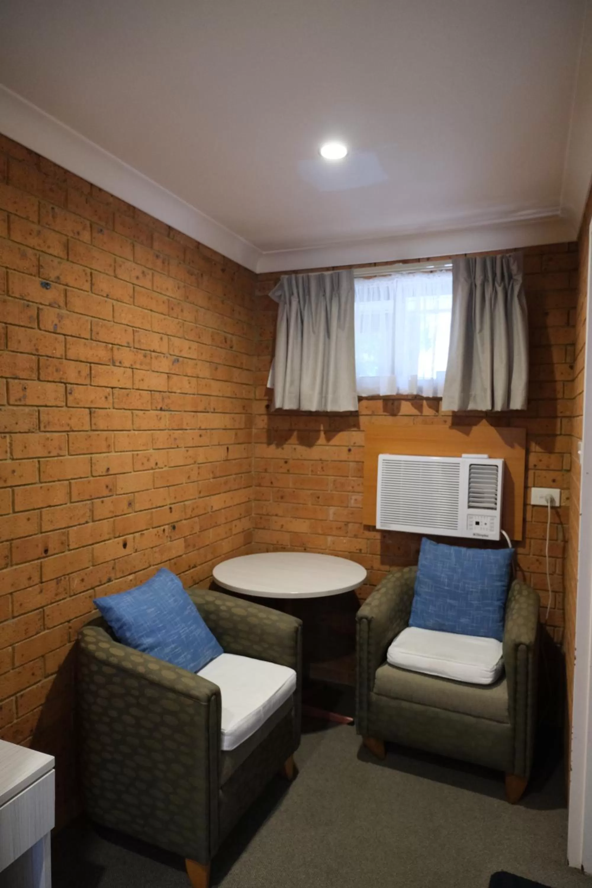 Bedroom, Bed in Sapphire Palms Motel