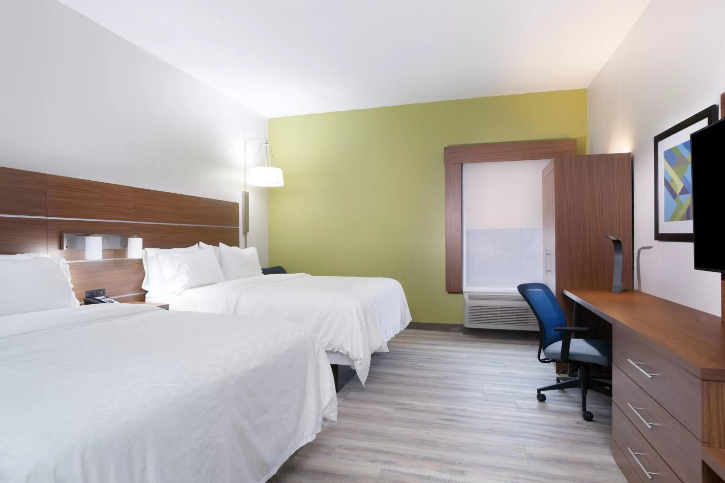Double Room with Two Queen Beds and Hearing Mobility Accessible Tub - Non-Smoking in Holiday Inn Express & Suites - Morehead City, an IHG Hotel Double Room with Two Queen Beds and Hearing Mobility Accessible Tub - Non-Smoking in Holiday Inn Express & Suites - Morehead City, an IHG Hotel