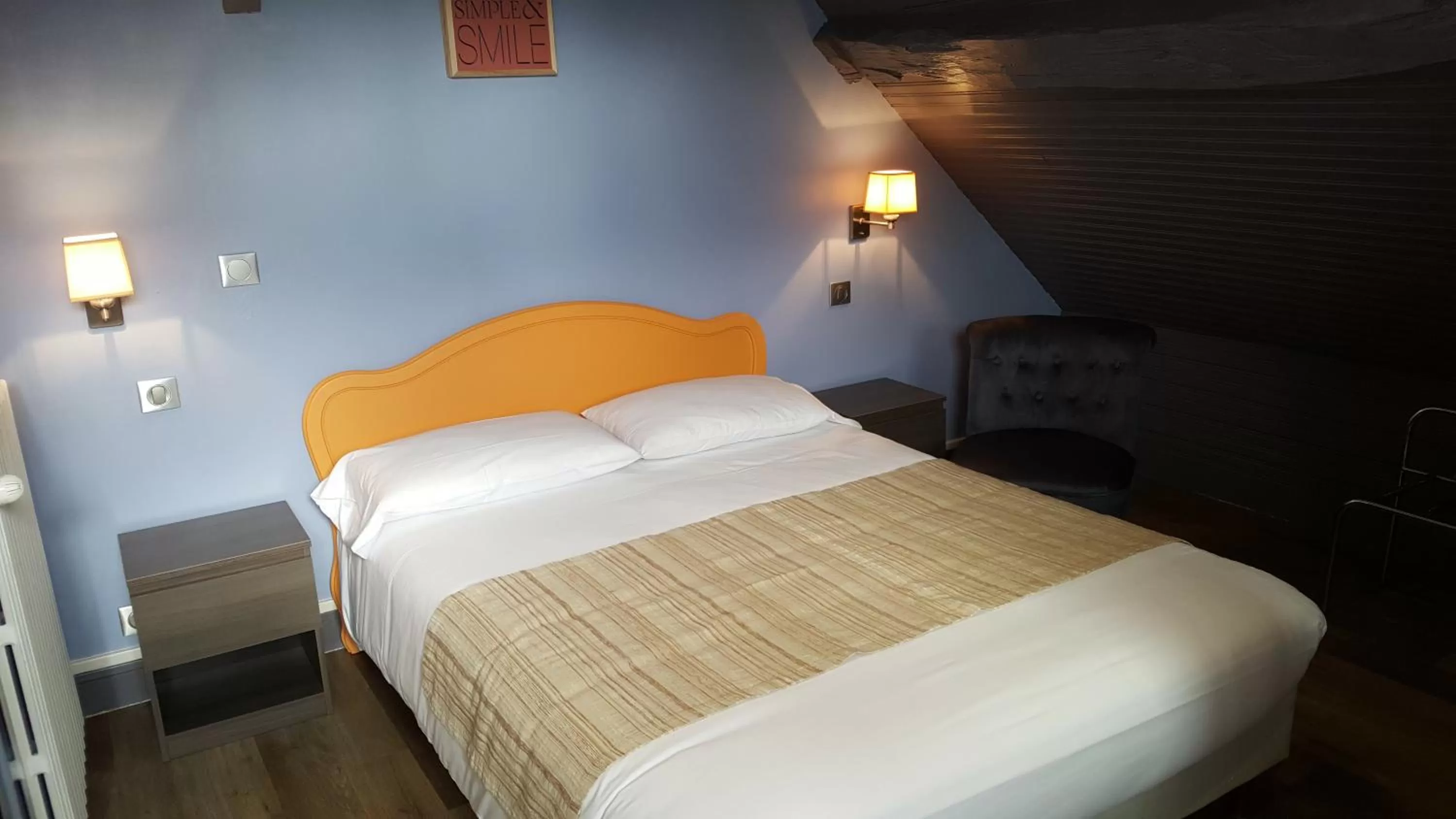 Photo of the whole room, Bed in Hotel Le Bon Laboureur