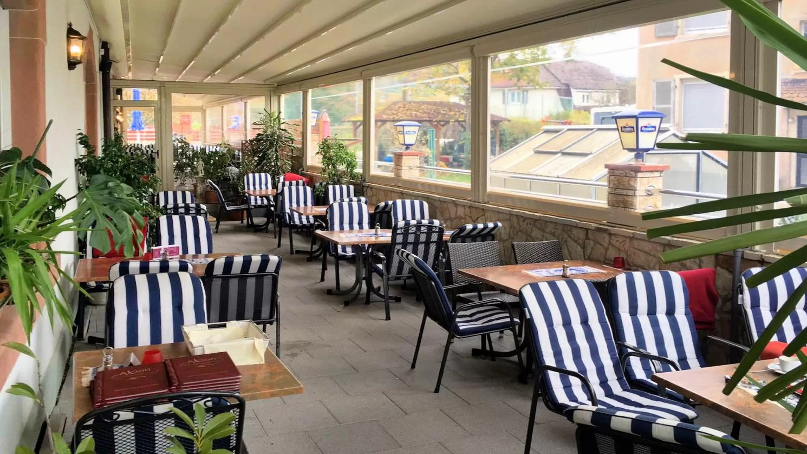 Restaurant/places to eat in Hotel-Restaurant Axion