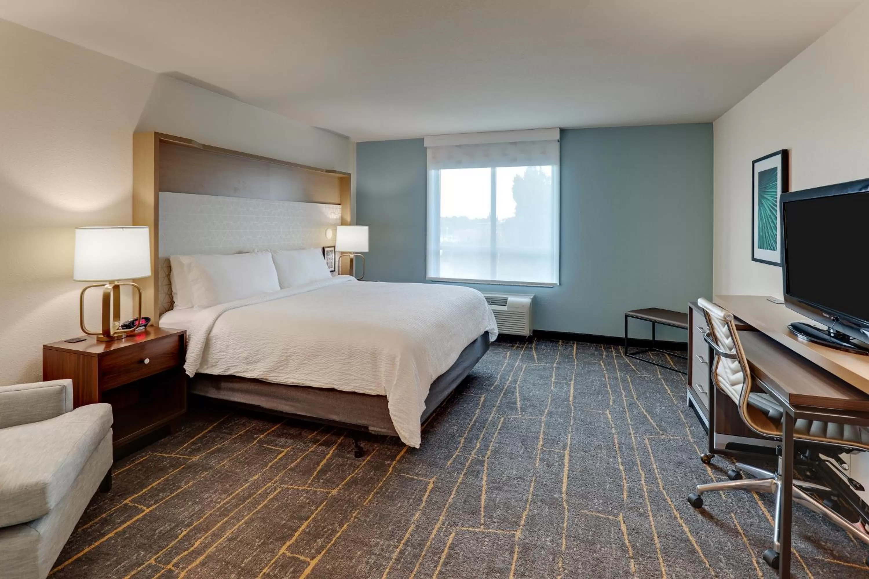 Bed in Holiday Inn Mobile Airport by IHG