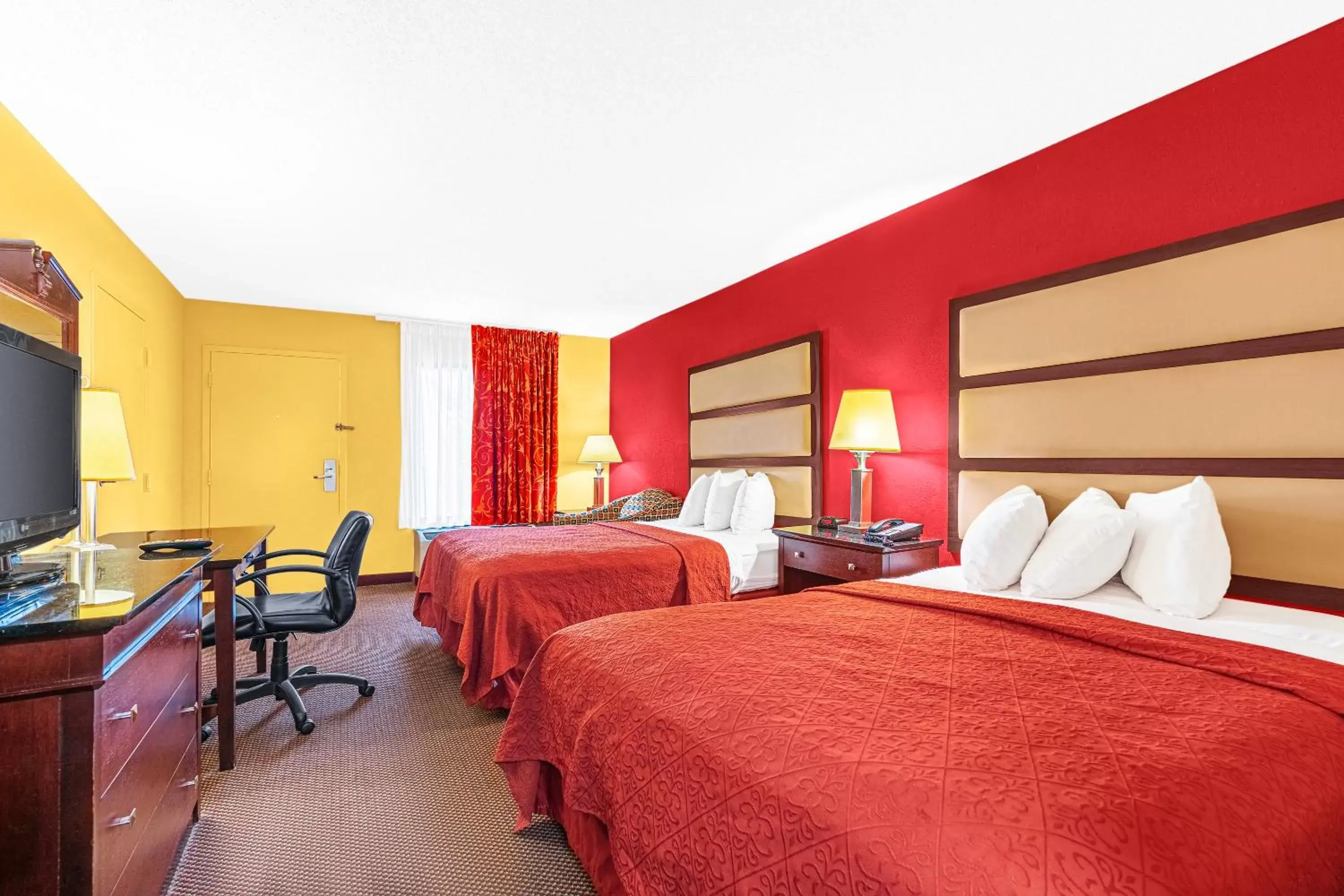 Deluxe Queen Room with Two Queen Beds - Smoking in America's Best Value Inn-Milledgeville Deluxe Queen Room with Two Queen Beds - Smoking in America's Best Value Inn-Milledgeville