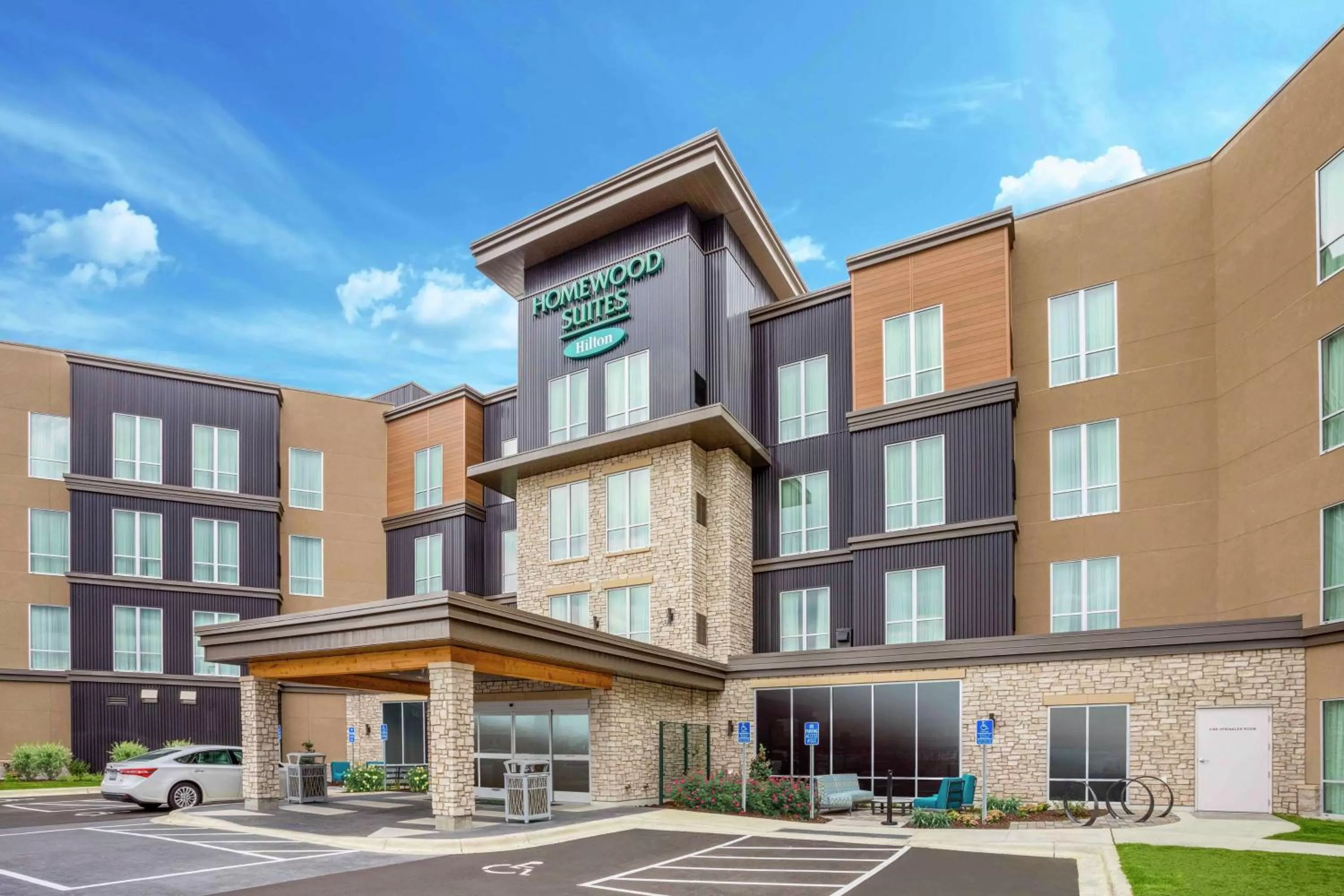 Property building in Homewood Suites By Hilton Edina Minneapolis