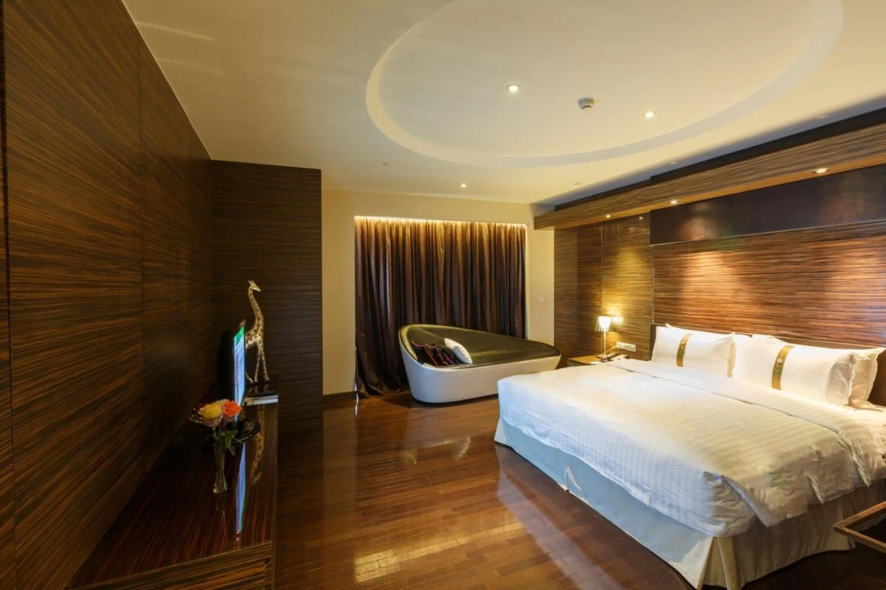 Photo of the whole room in Holiday Inn Shanghai Hongqiao West by IHG