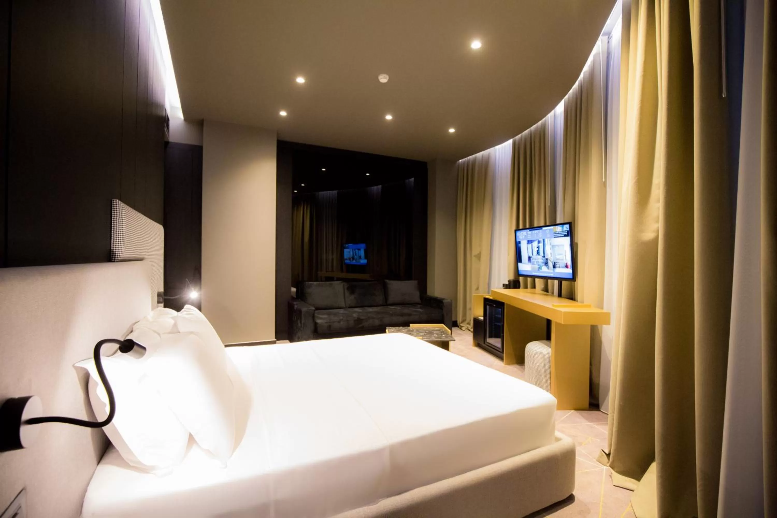 Bed in The Central View Boutique Hotel