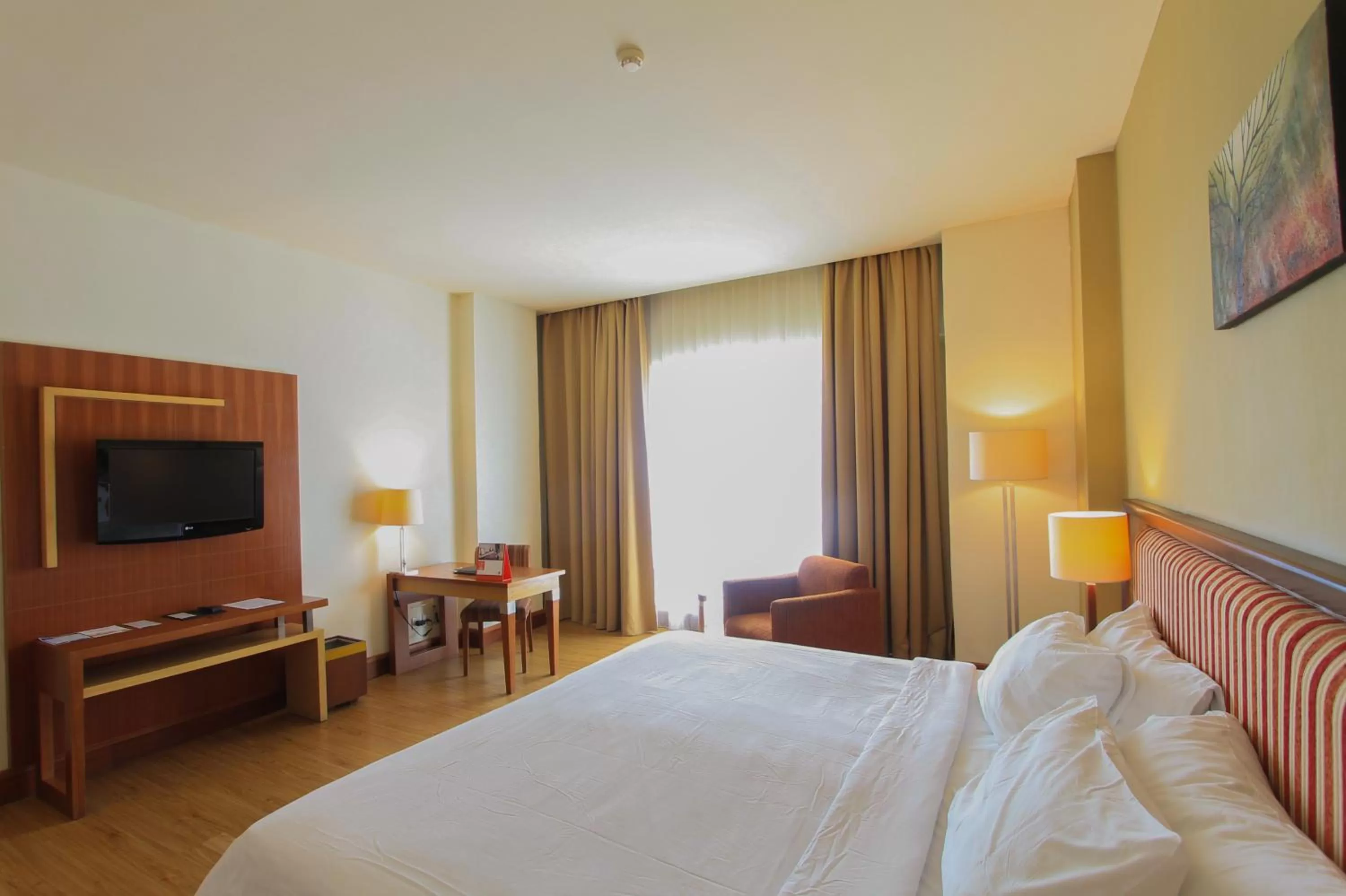 Photo of the whole room, Bed in Swiss-Belhotel Maleosan Manado