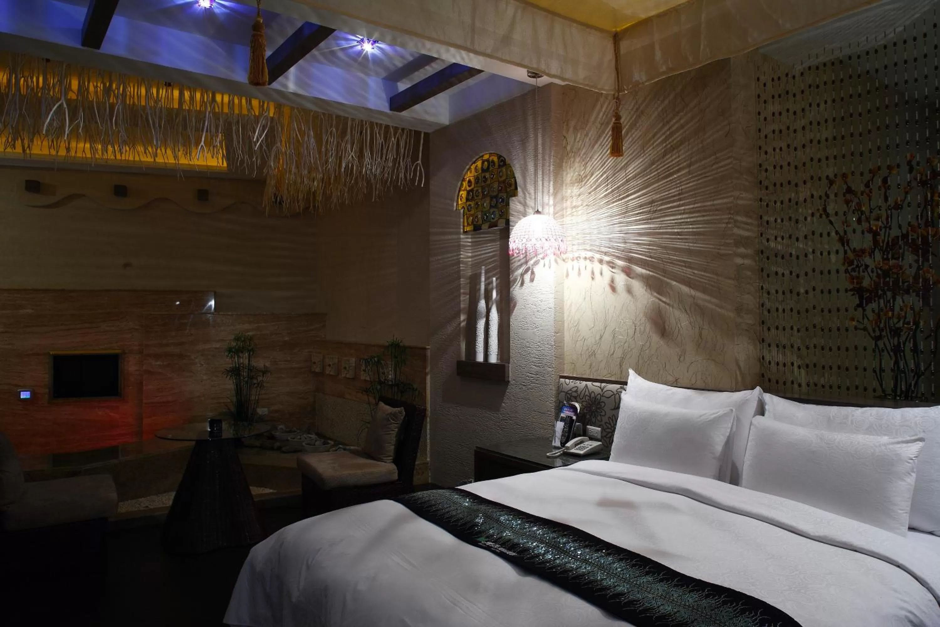 Photo of the whole room in Dryad Motel