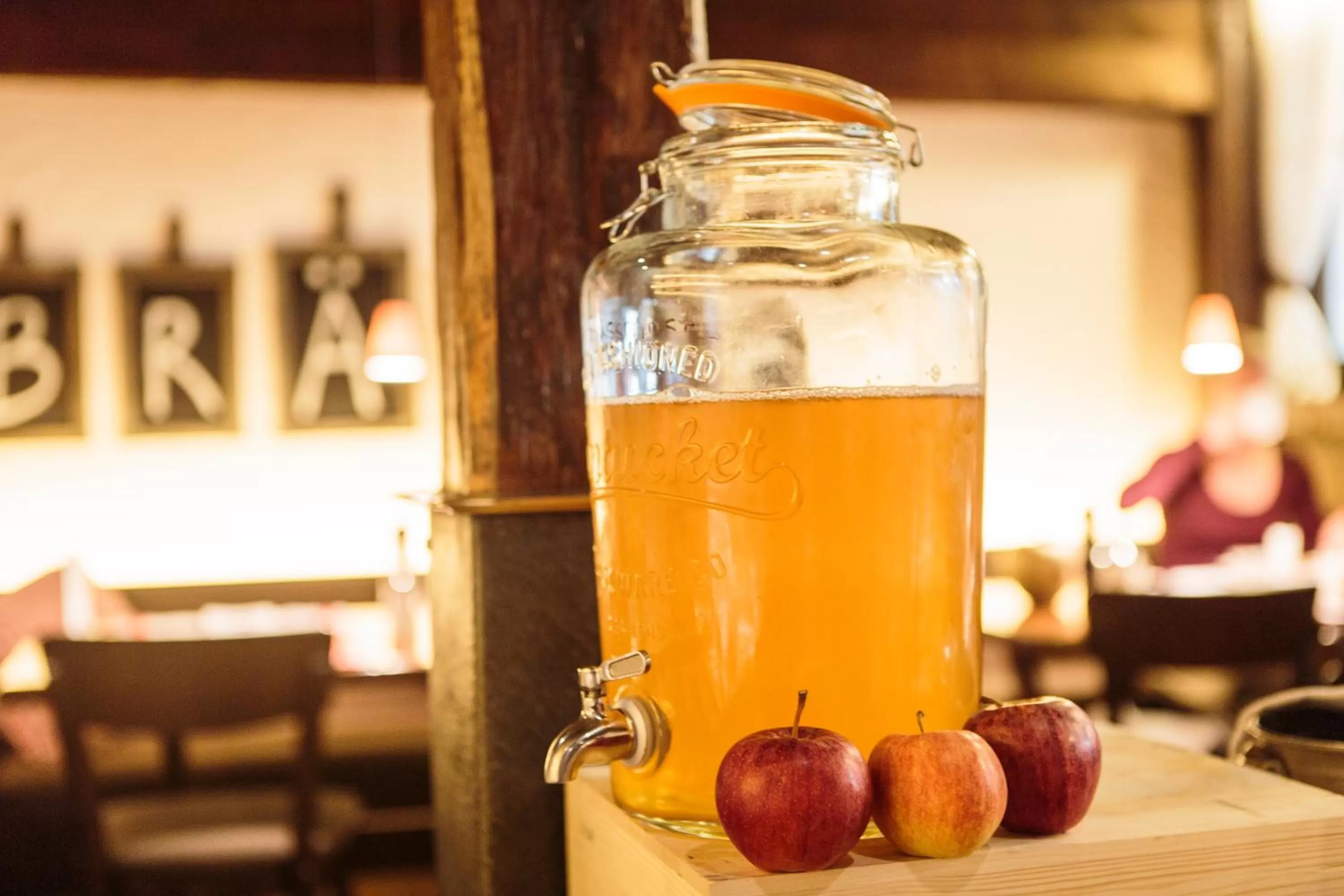 Buffet breakfast in Swiss-Chalet Merlischachen - Romantik Schloss-Hotel am See