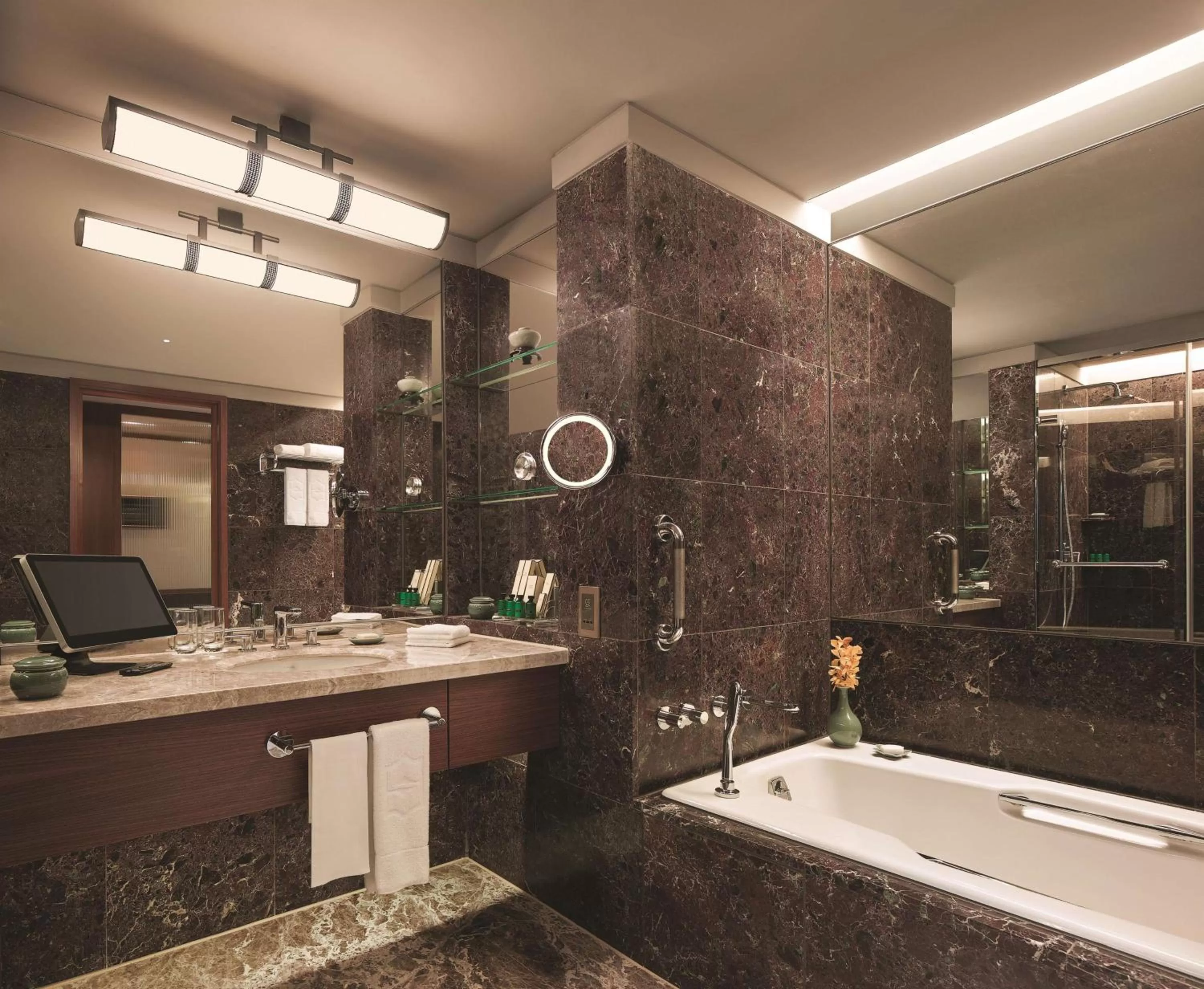 Bathroom in Shangri-La Far Eastern, Taipei