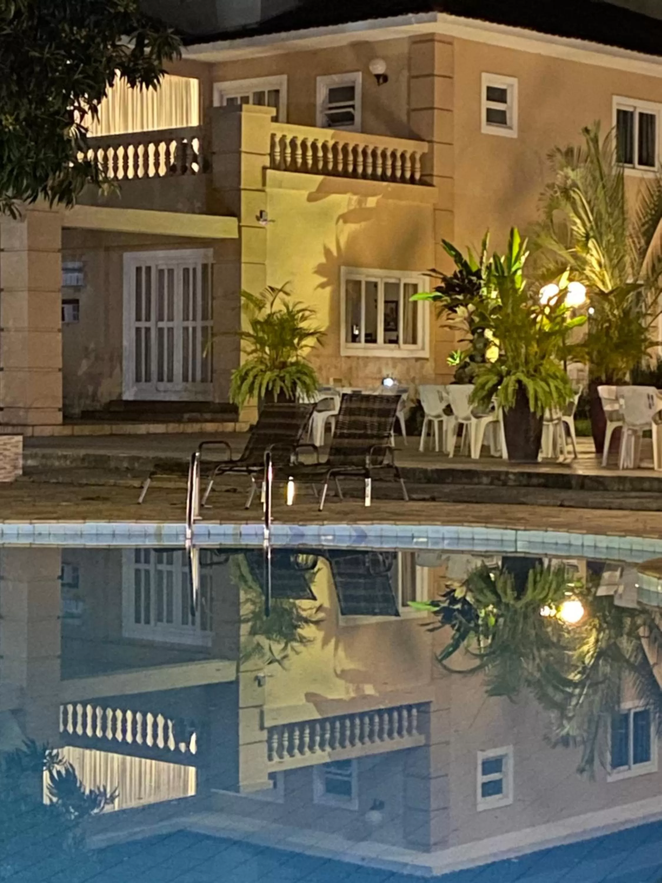 Property building, Swimming Pool in Hotel La Ponsa Itatiaia