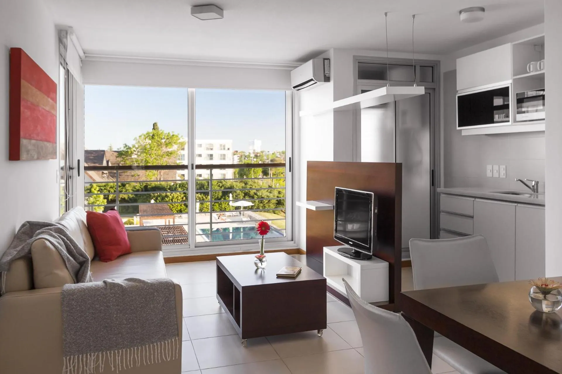 TV and multimedia in Real Colonia Hotel & Suites