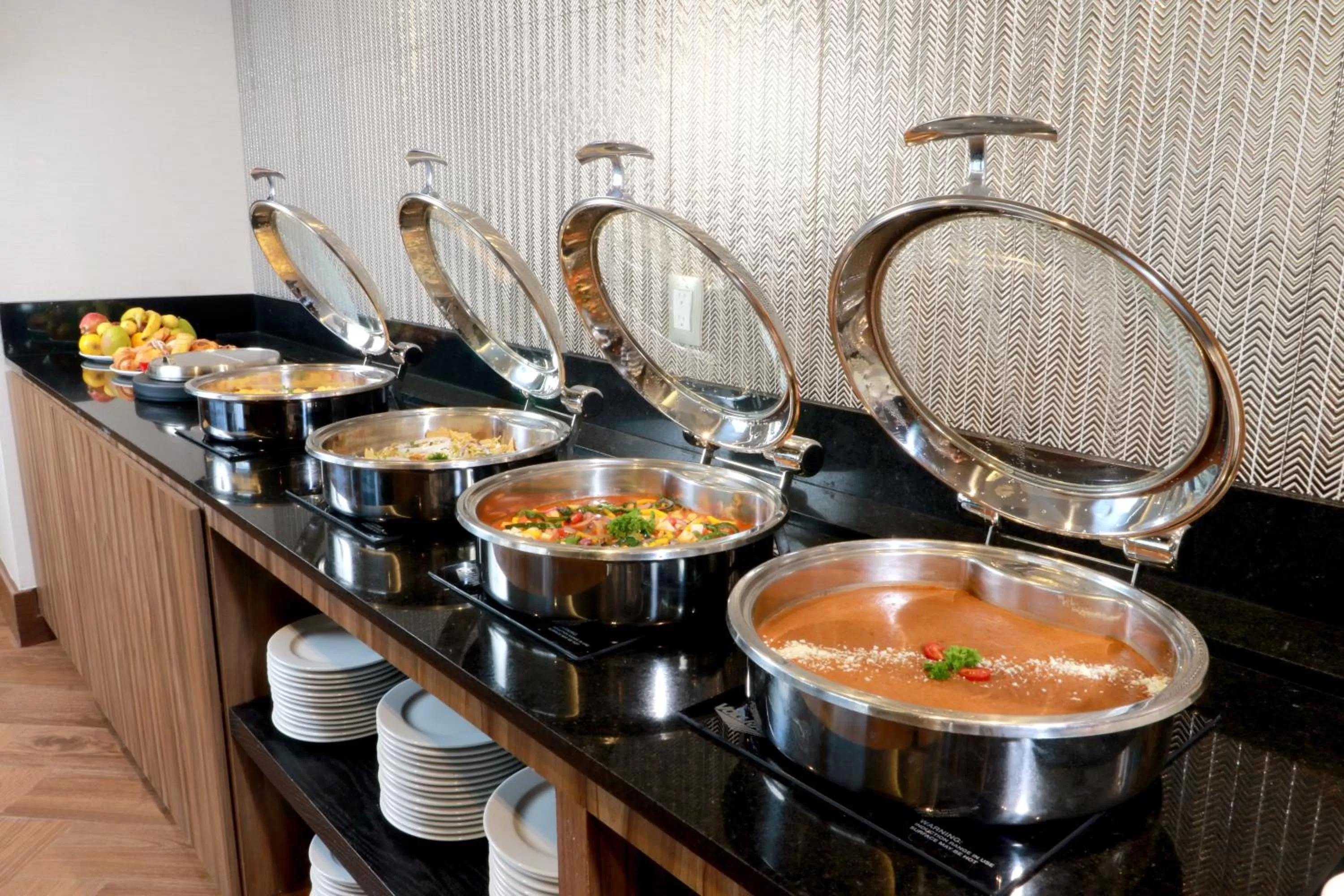 Restaurant/places to eat in Holiday Inn & Suites Monterrey Apodaca Zona Airport, an IHG hotel