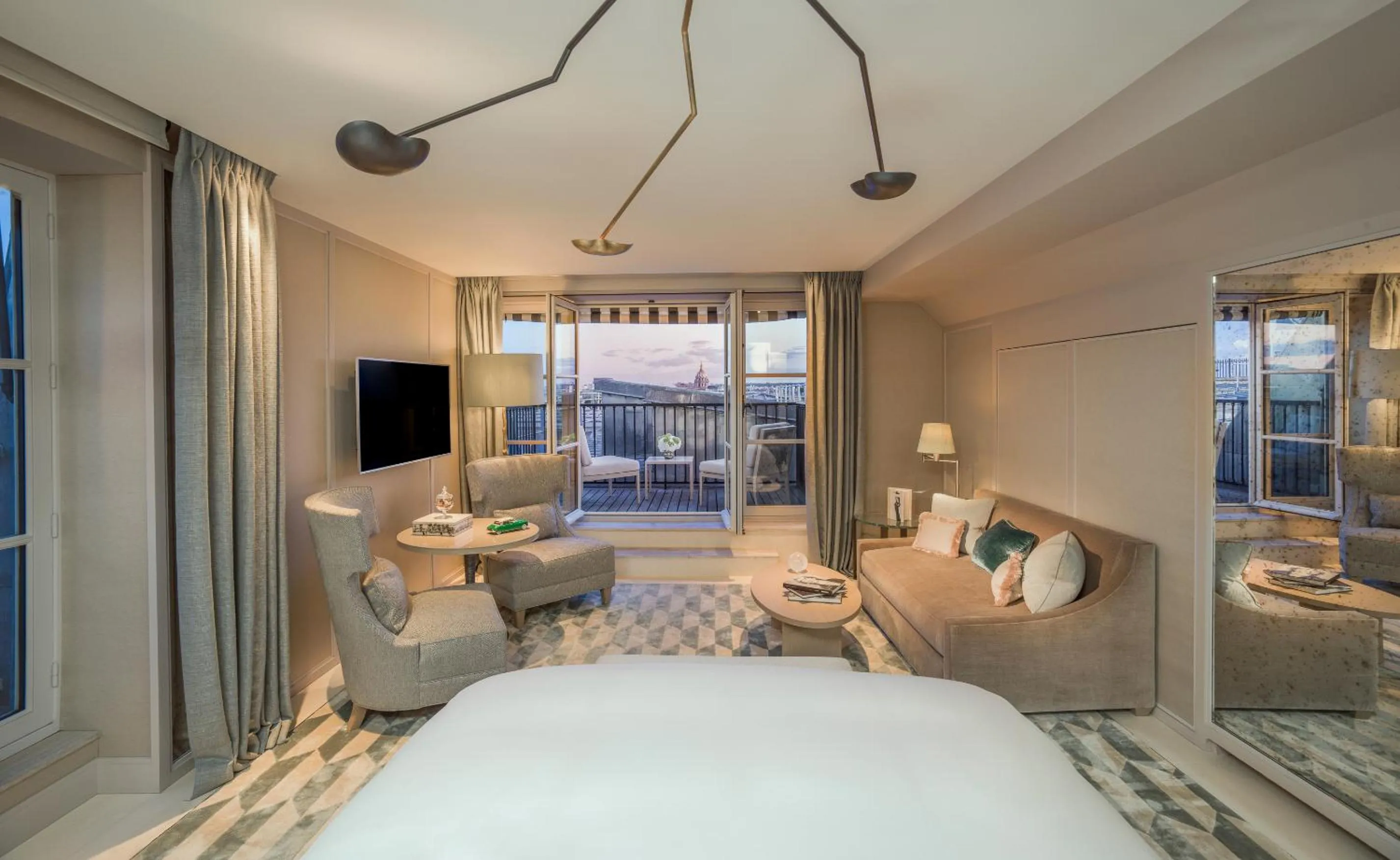 Living room, Bed in Hotel de Crillon