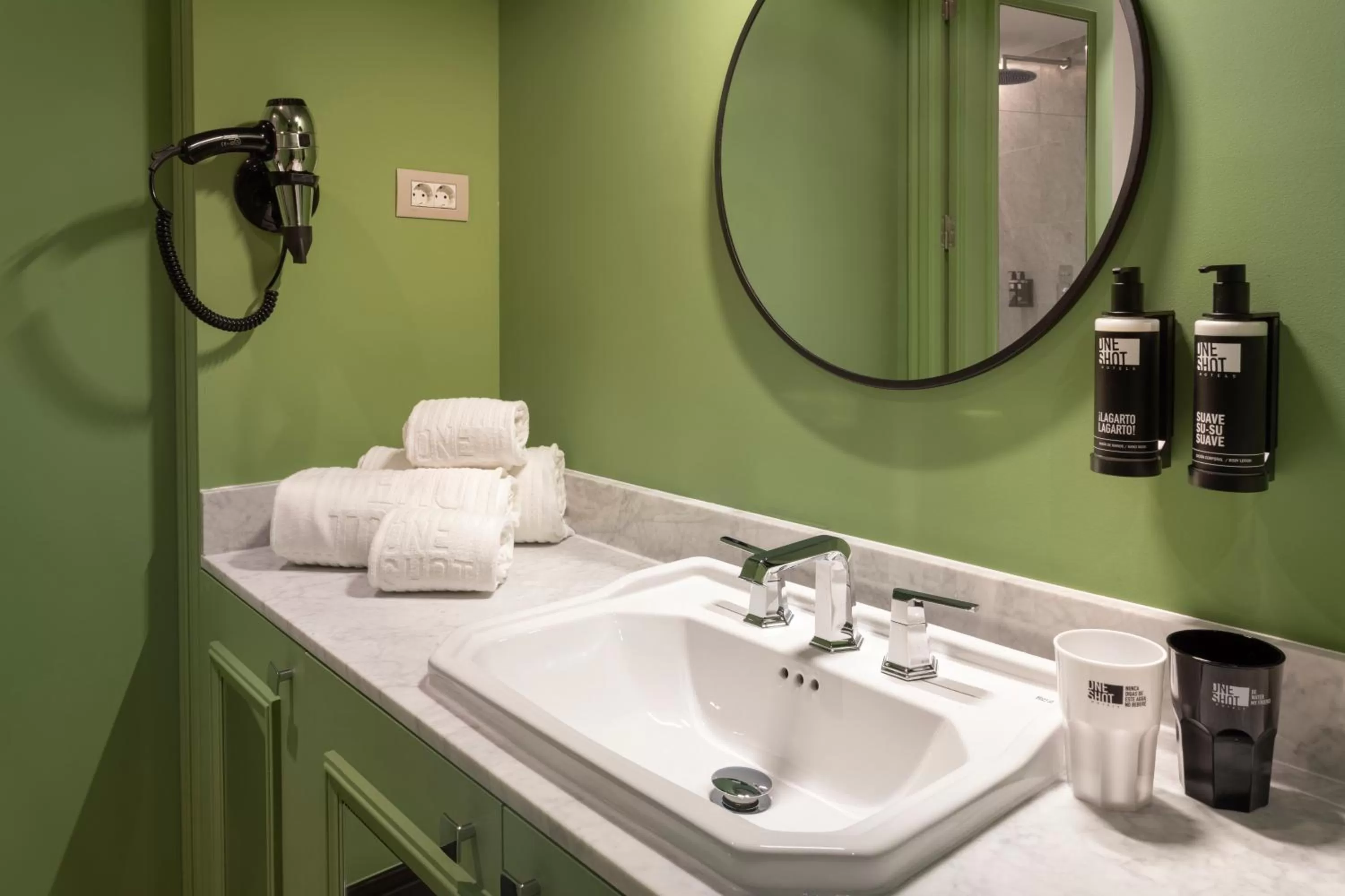 Bathroom in One Shot Aragó