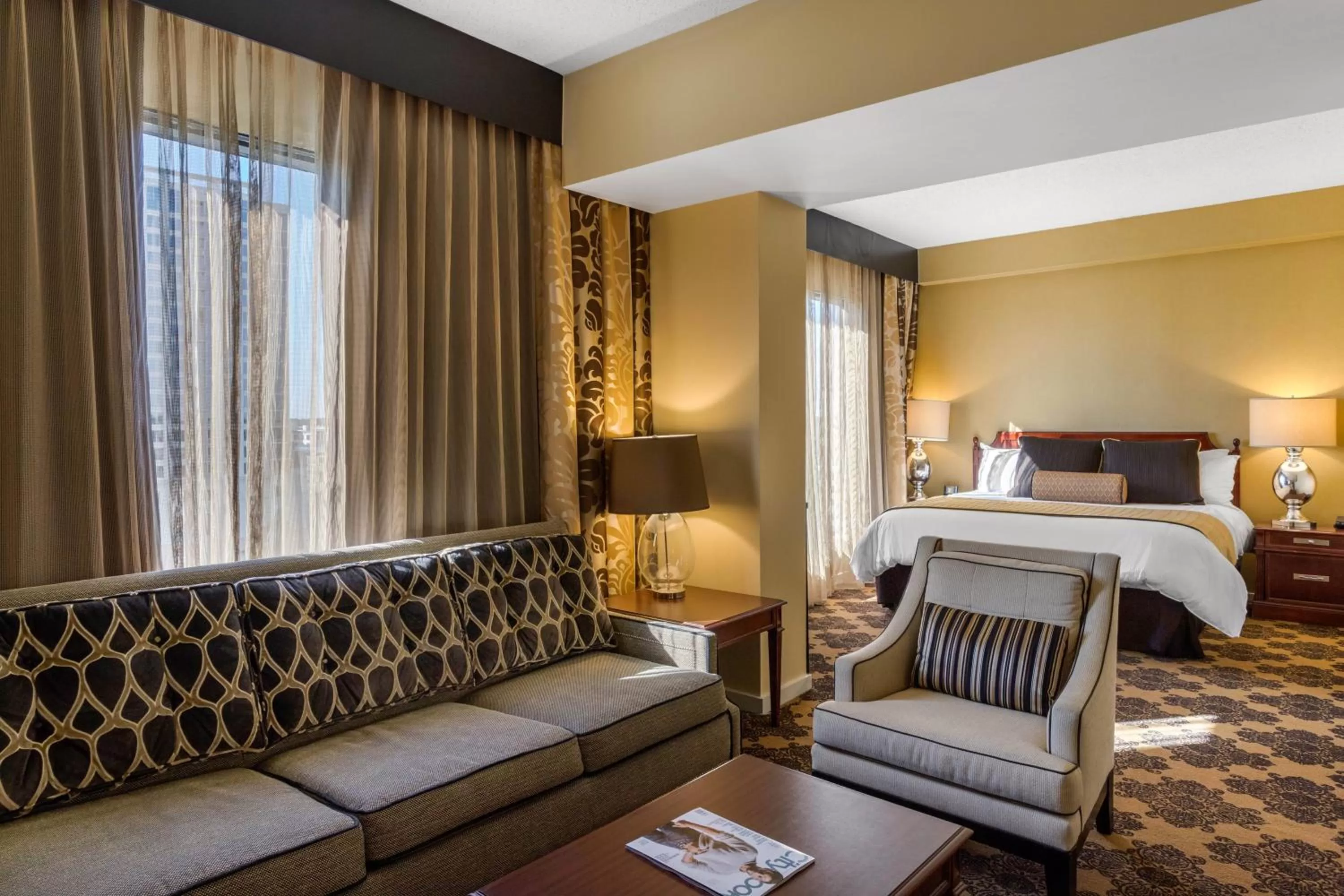 Bed in Omni Houston Hotel