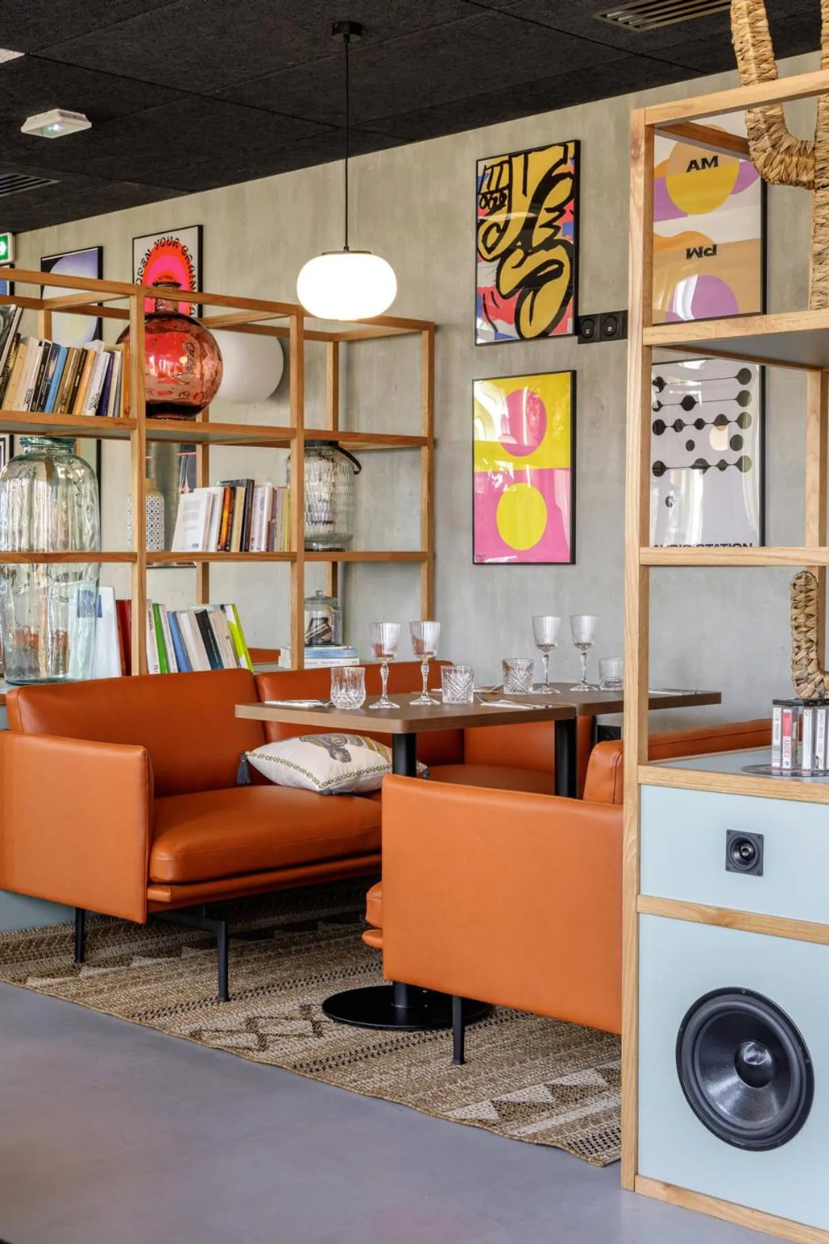 Restaurant/places to eat in JOST Hôtel Bordeaux Centre Gare Saint Jean