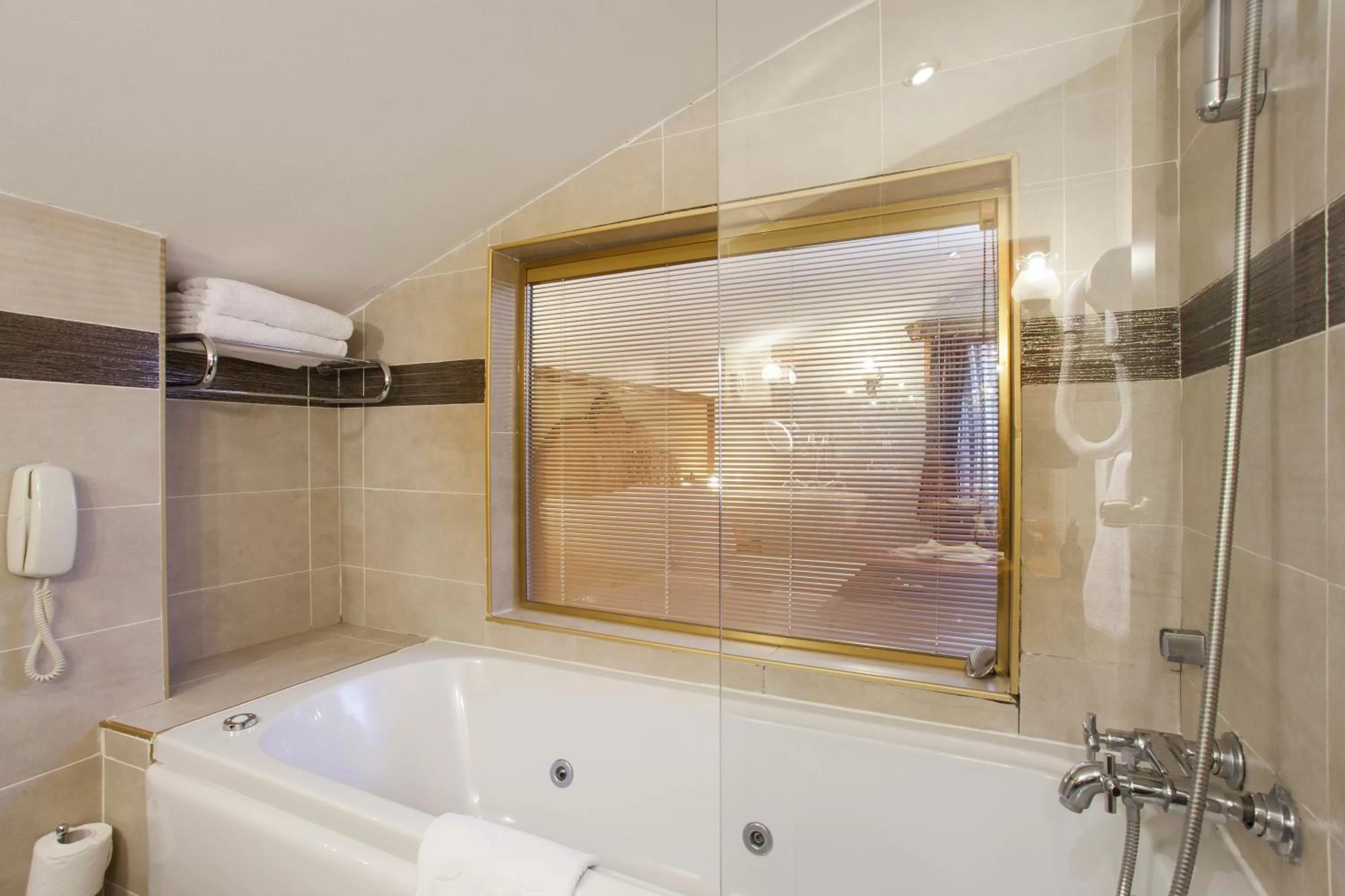 Shower in Ottoman Hotel Imperial-Special Category