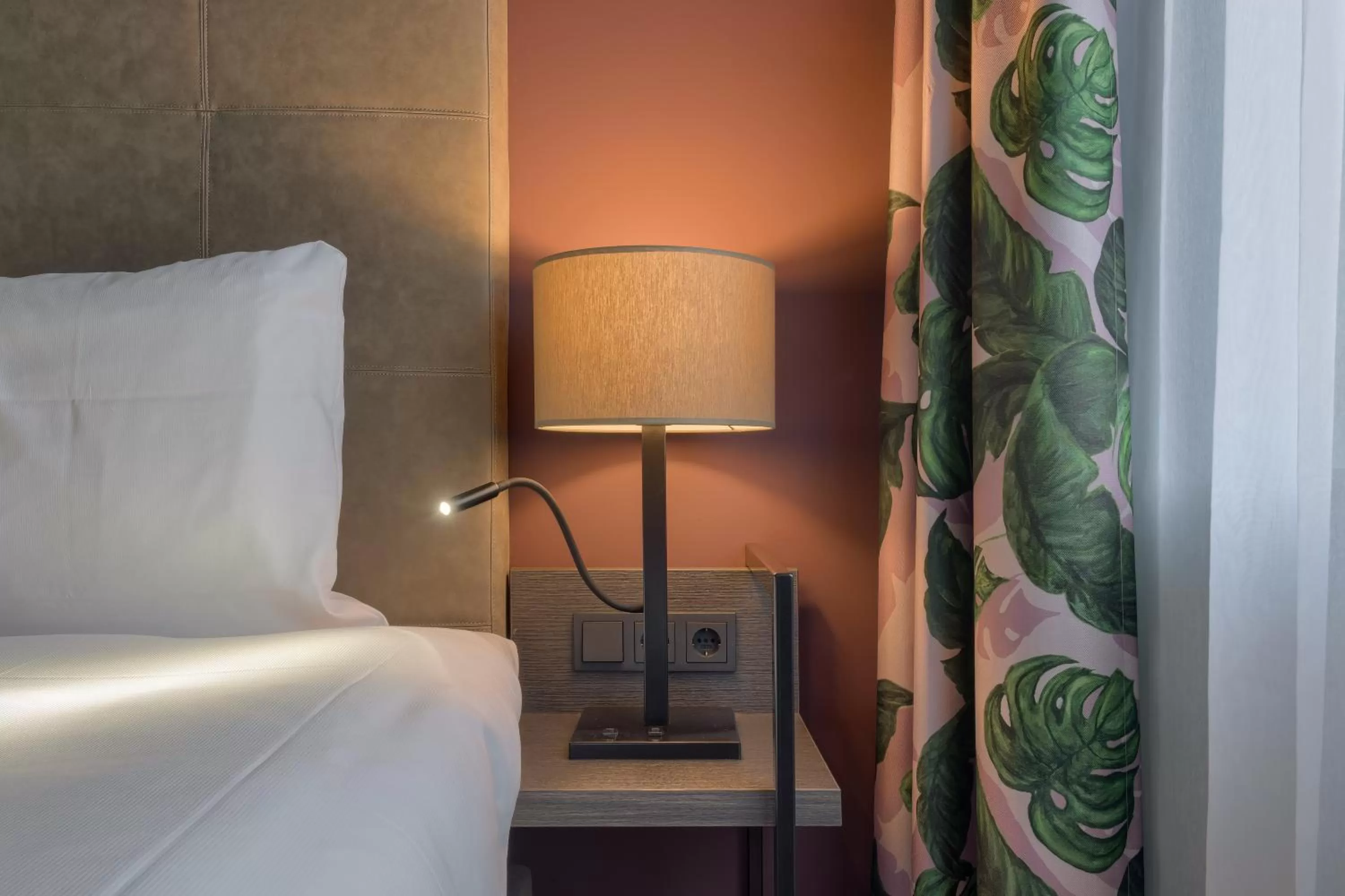 Bedroom, Bed in Hotel Restaurant Grandcafé 't Voorhuys