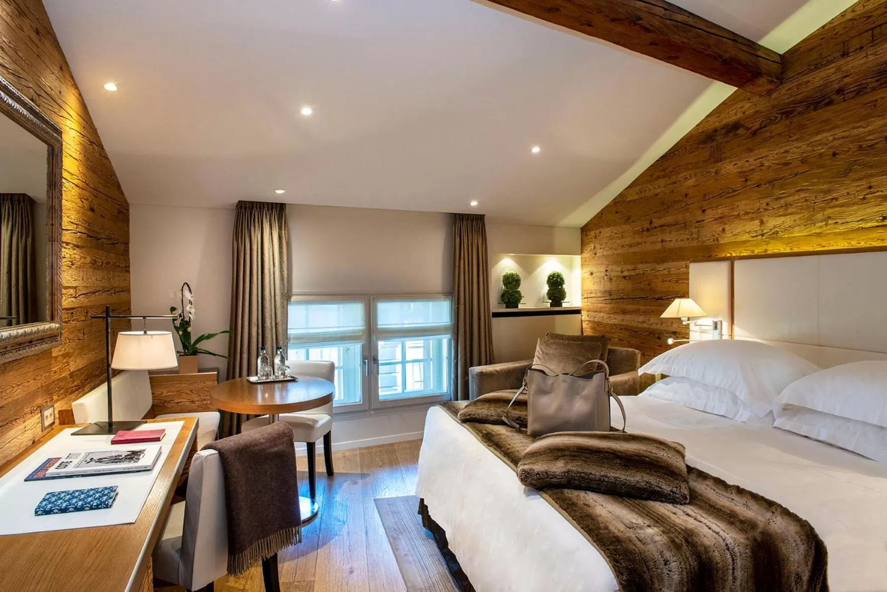 Photo of the whole room in Hôtel Les Armures