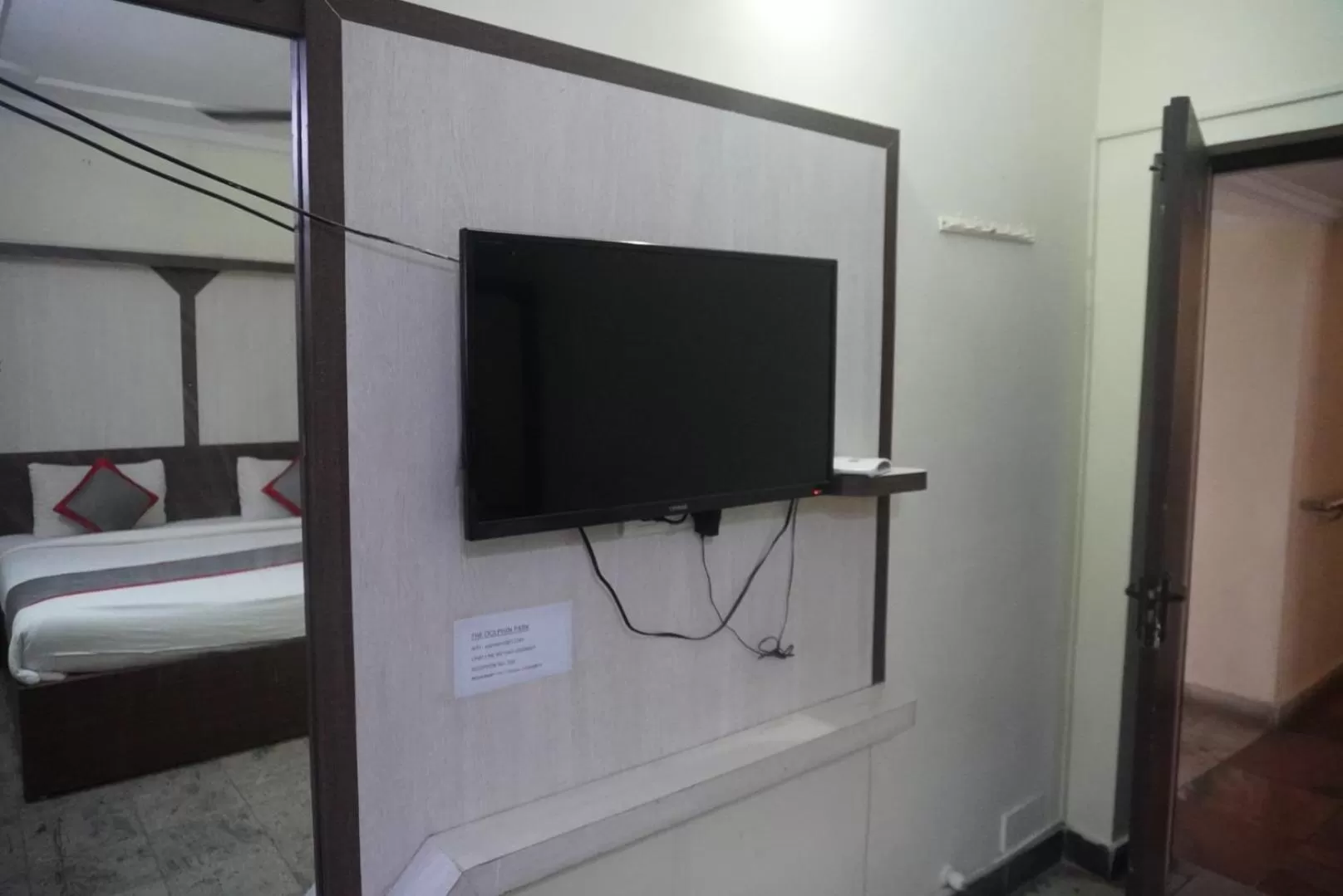 TV and multimedia, Bed in The Dolphin Park Hotel, Virugambakkam
