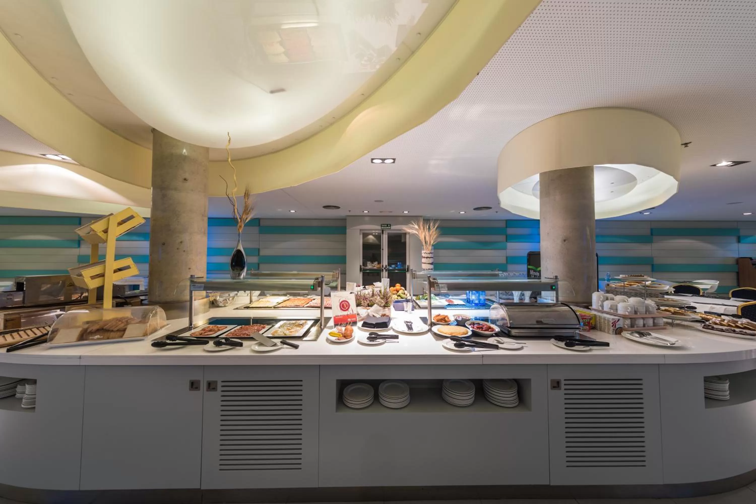 Restaurant/places to eat in Hotel Beatriz Albacete & SPA