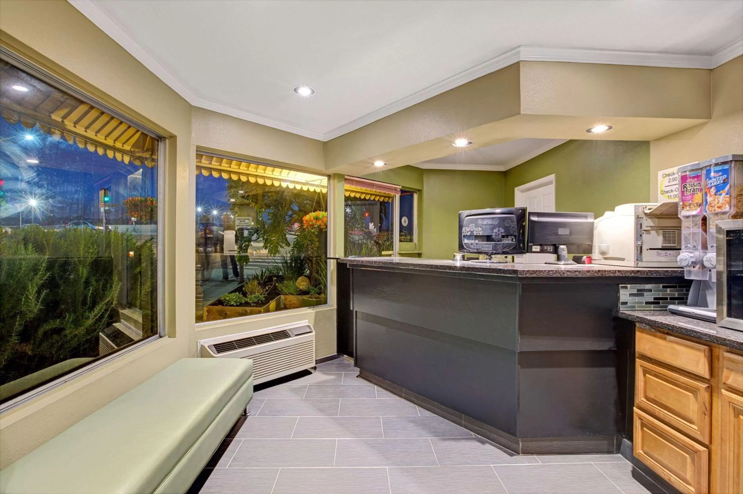 Lobby or reception in Super 8 by Wyndham Santa Cruz Beach