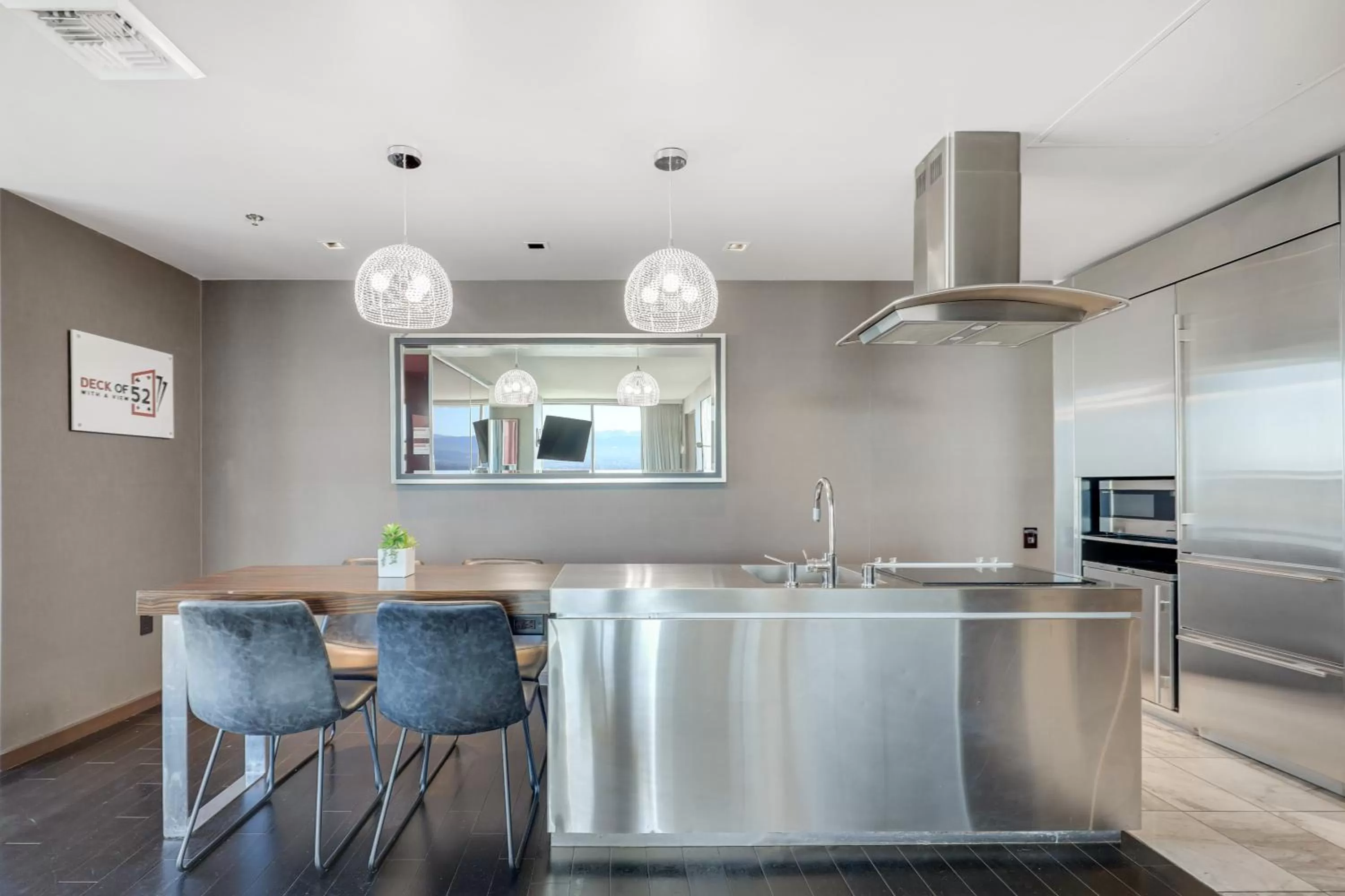 Kitchen or kitchenette in Vegas Palms HIGH 52nd fl. 1BDR corner penthouse 1220sqft