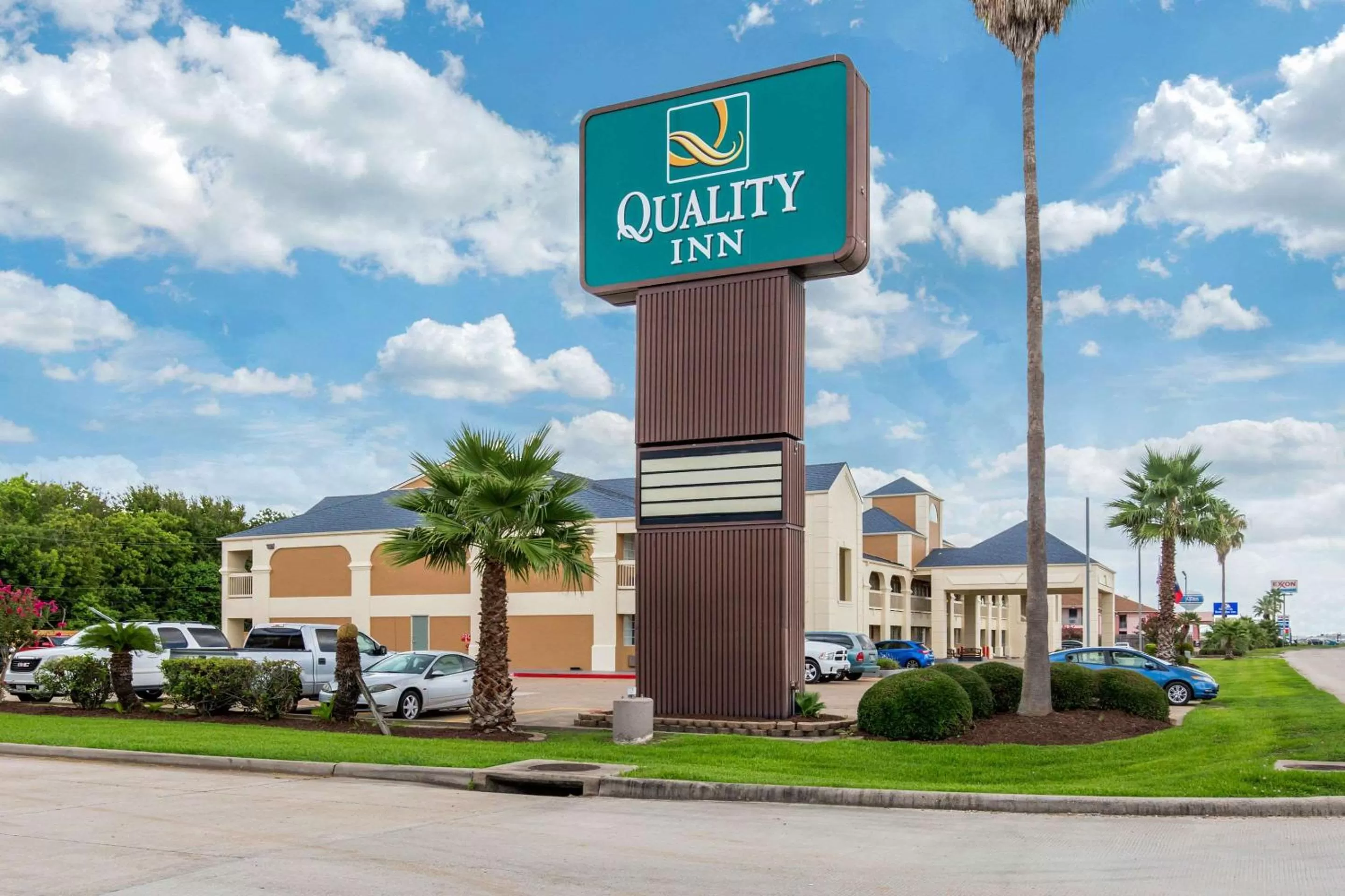 Property building in Quality Inn Clute Freeport