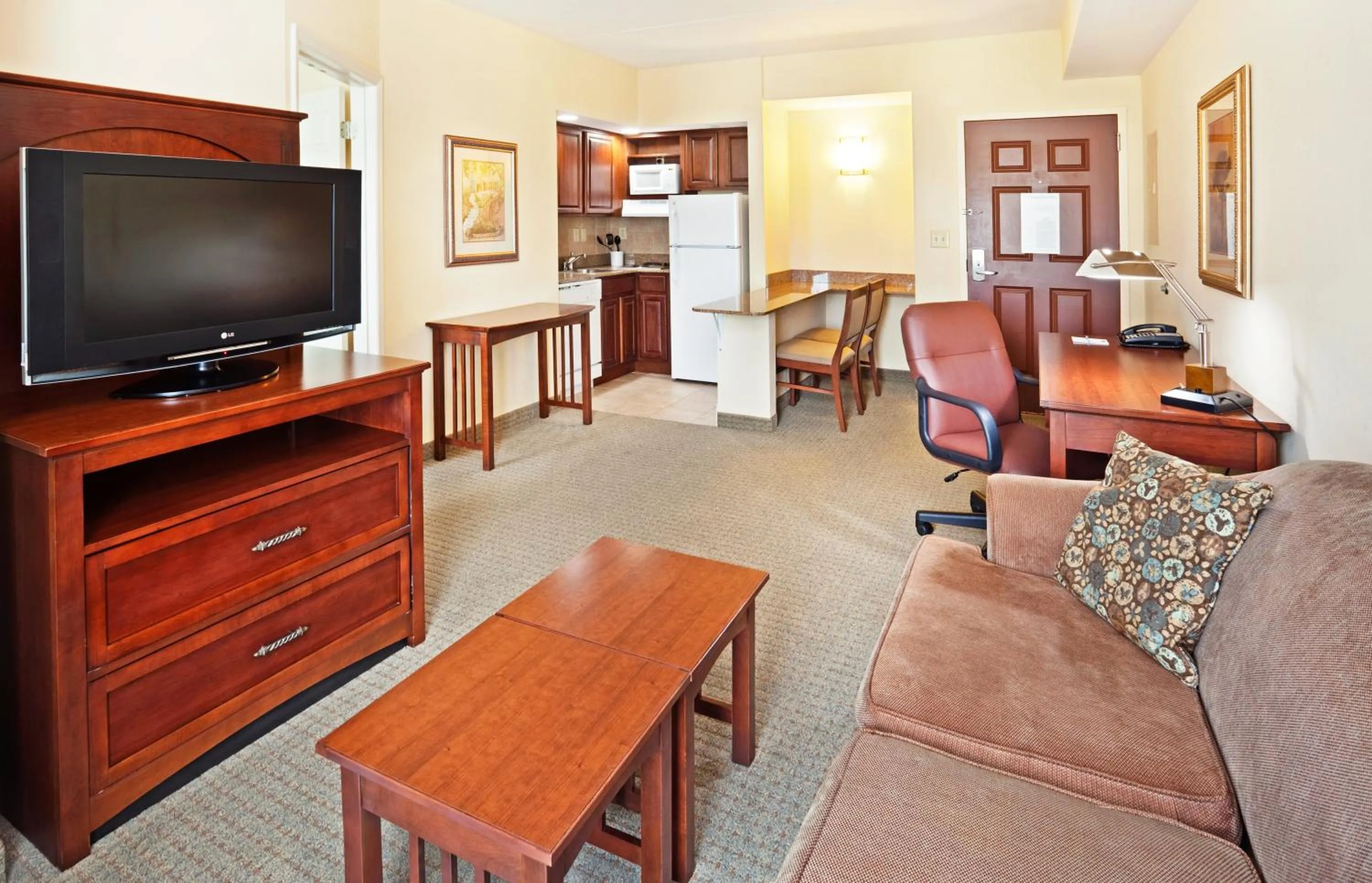 Two-Bedroom Suite with Bath Tub - Disability Access/Non-Smoking in Staybridge Suites-Knoxville Oak Ridge