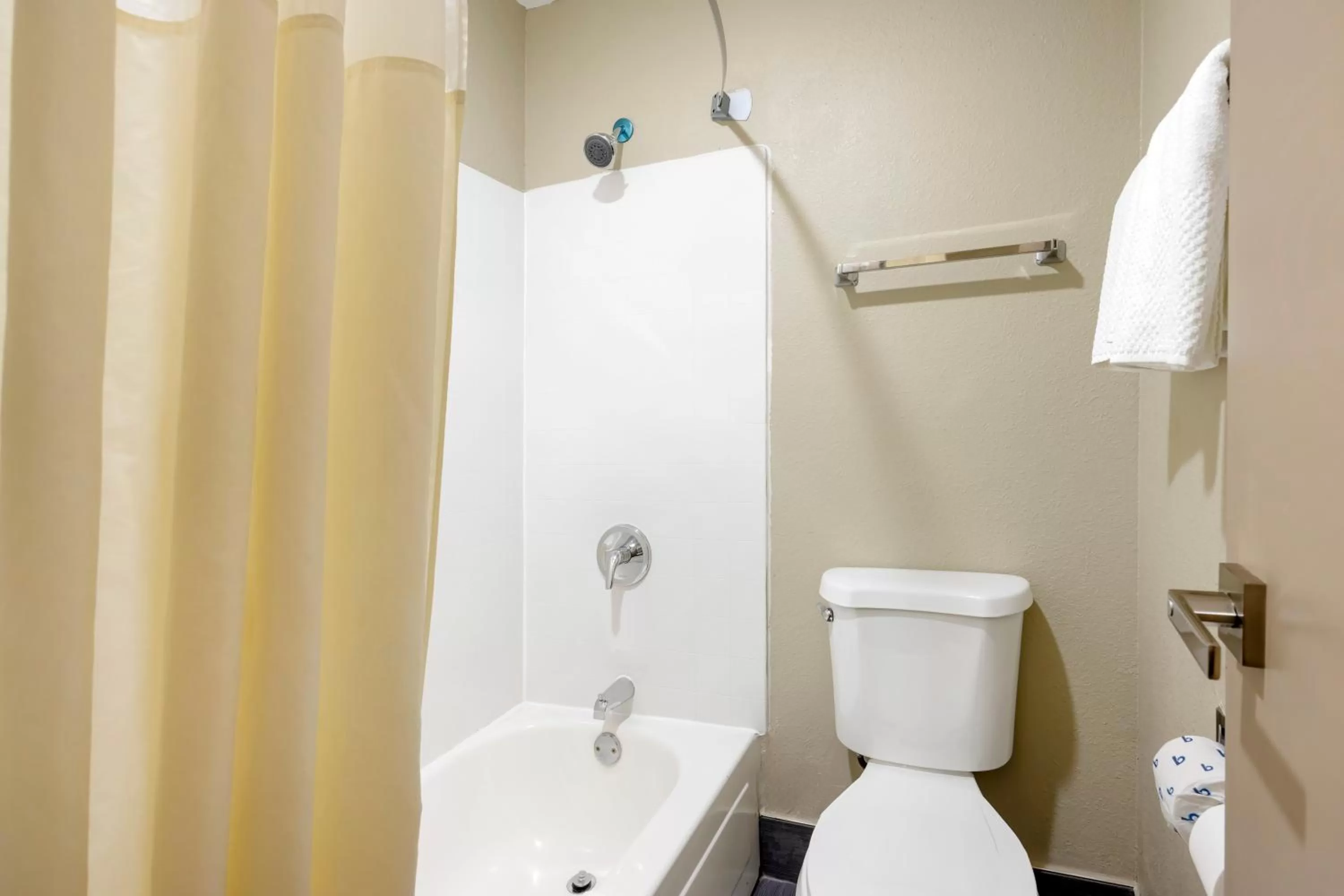 Toilet in Quality Inn Jackson Northwest