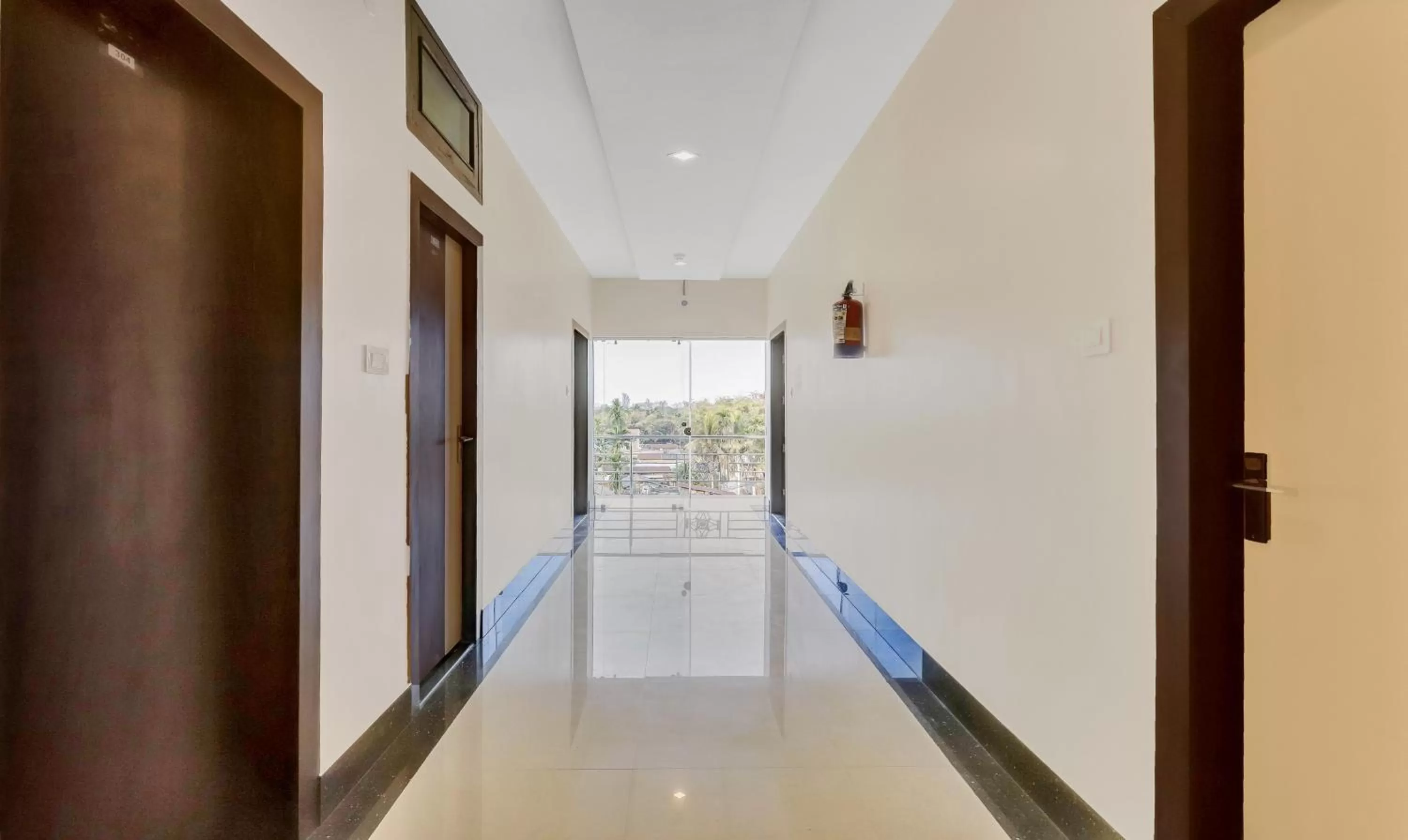 Lobby or reception in Treebo Hotel Mobi VIP Airport