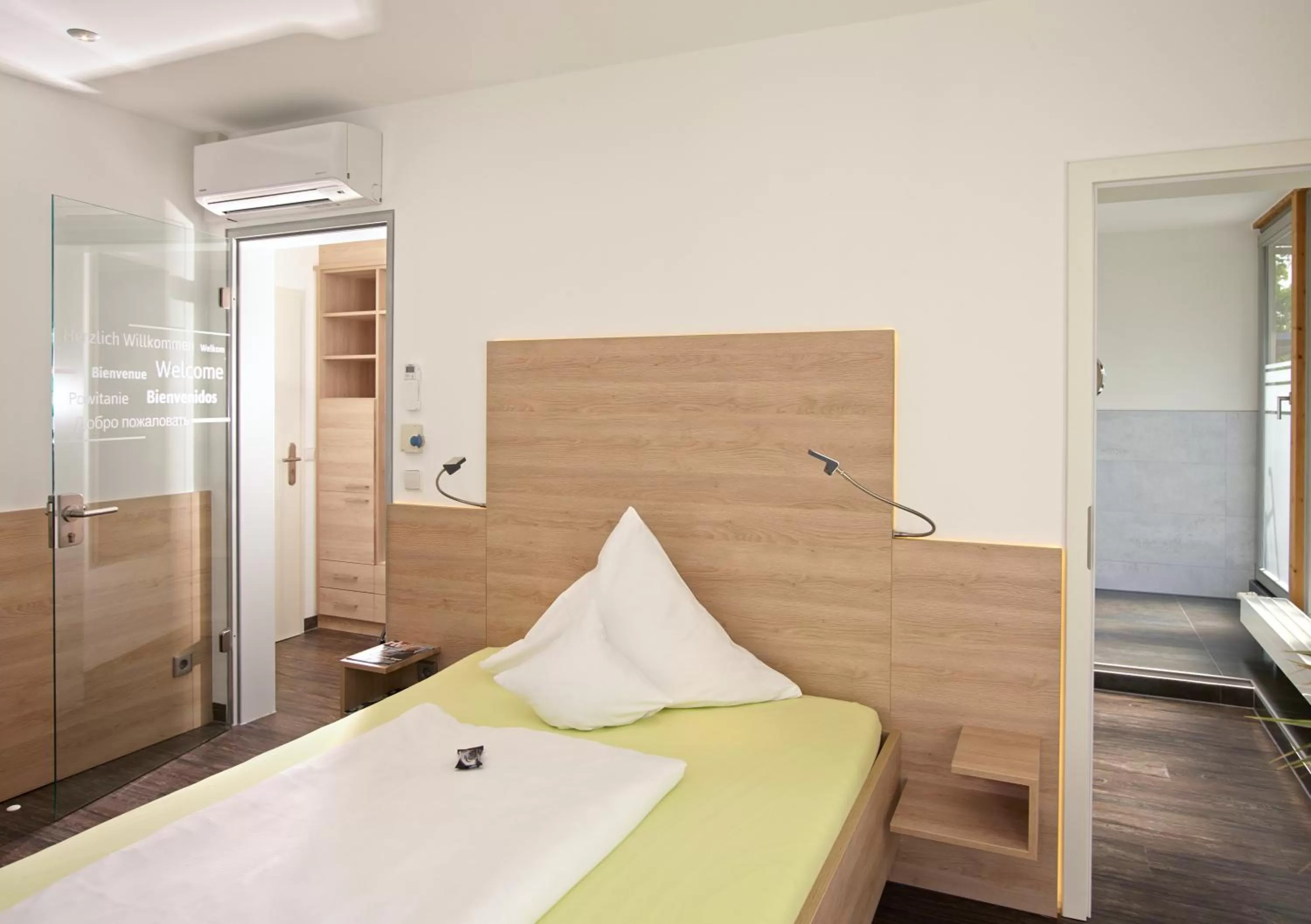 Bed in Hotel Forsthaus Grüna Betreibergesellschaft mbH