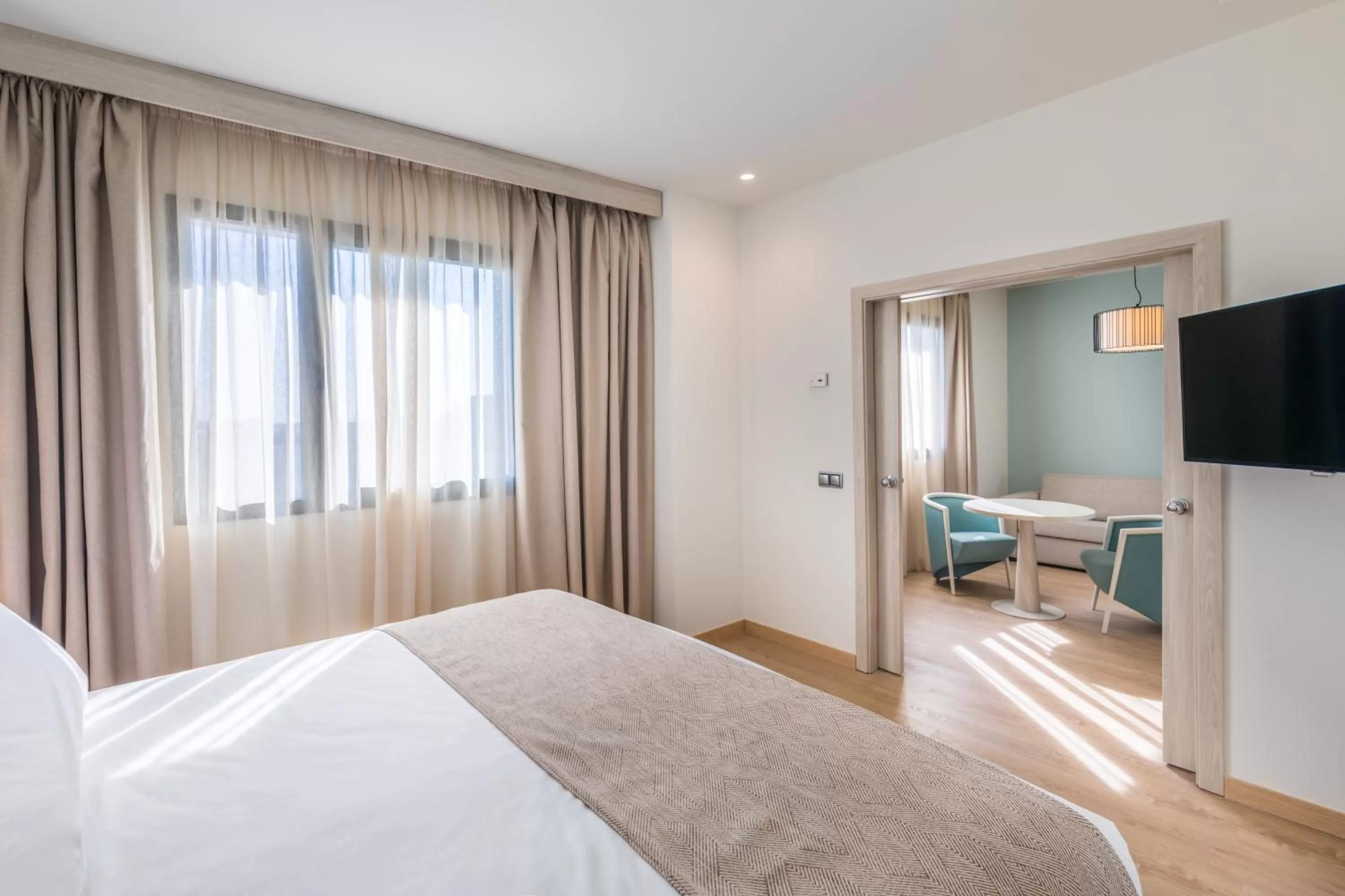 Living room, Bed in Occidental Sevilla Viapol