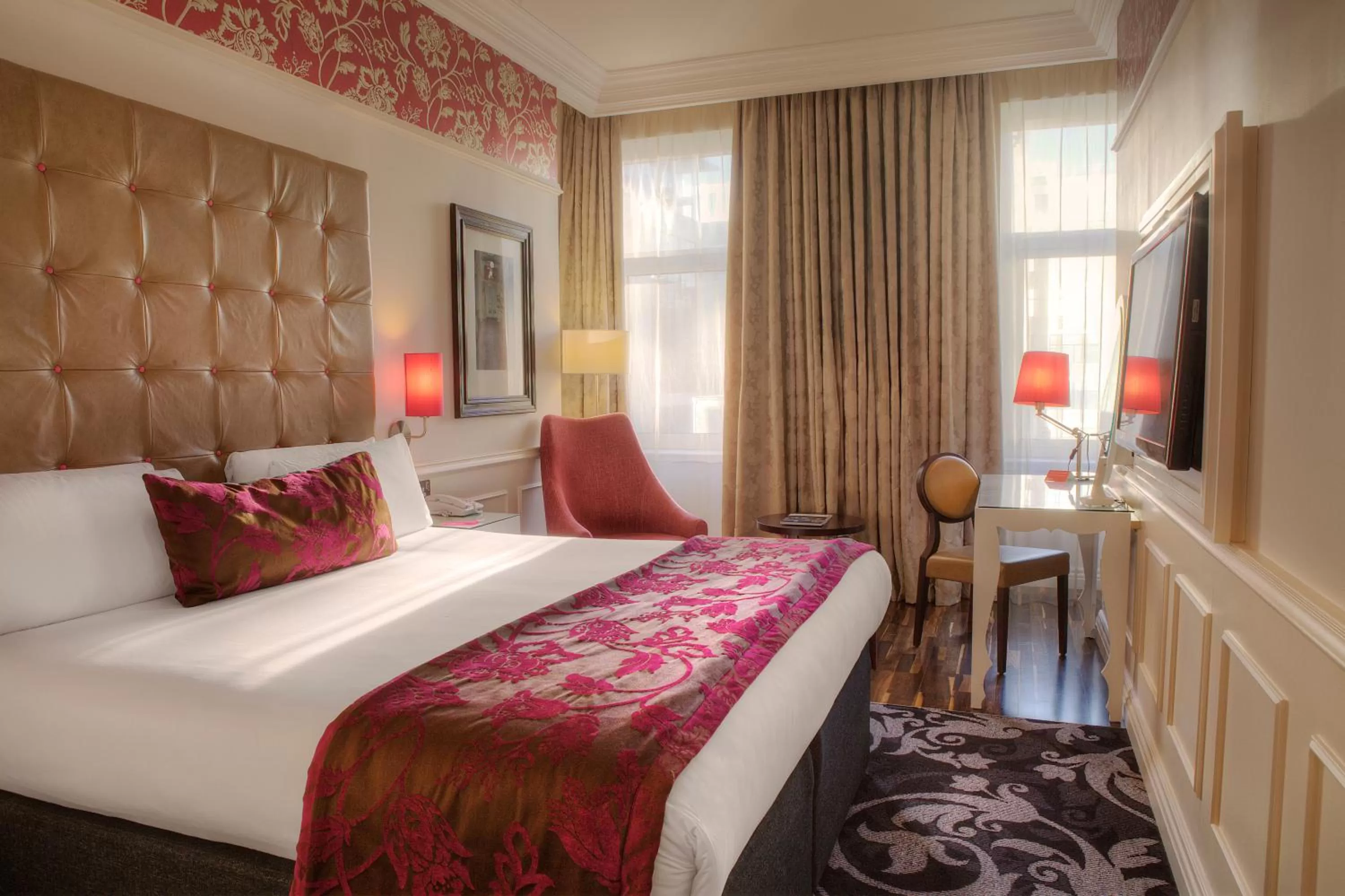 Photo of the whole room, Bed in Hotel Indigo Glasgow by IHG