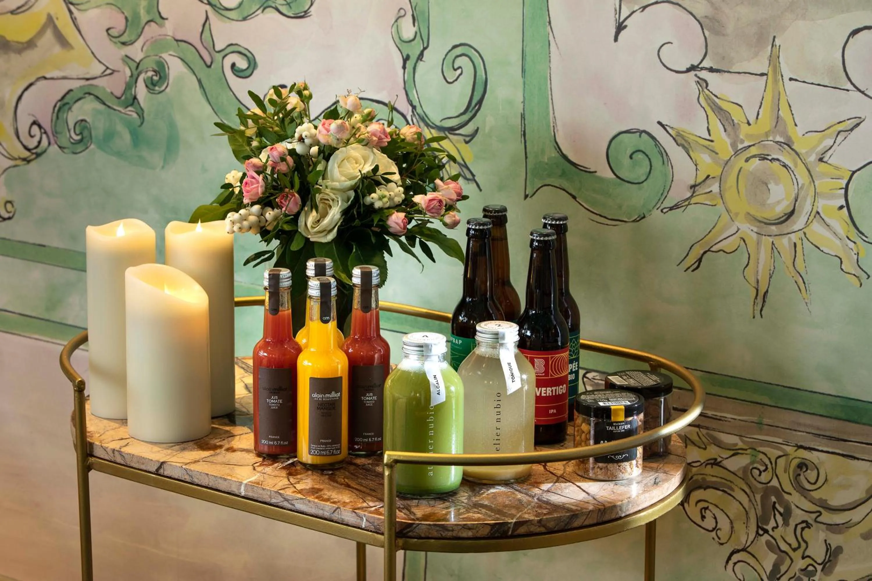 Drinks in Hotel des Deux-Iles - Notre-Dame