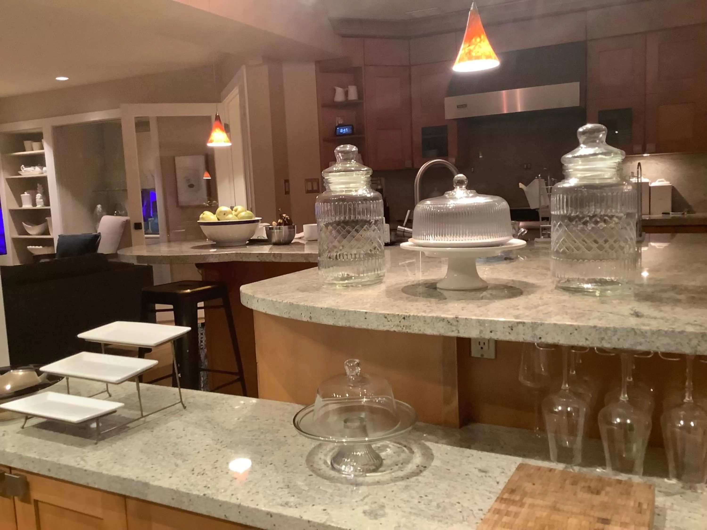 Breakfast, Restaurant/Places to Eat in Suite Smart Vancouver