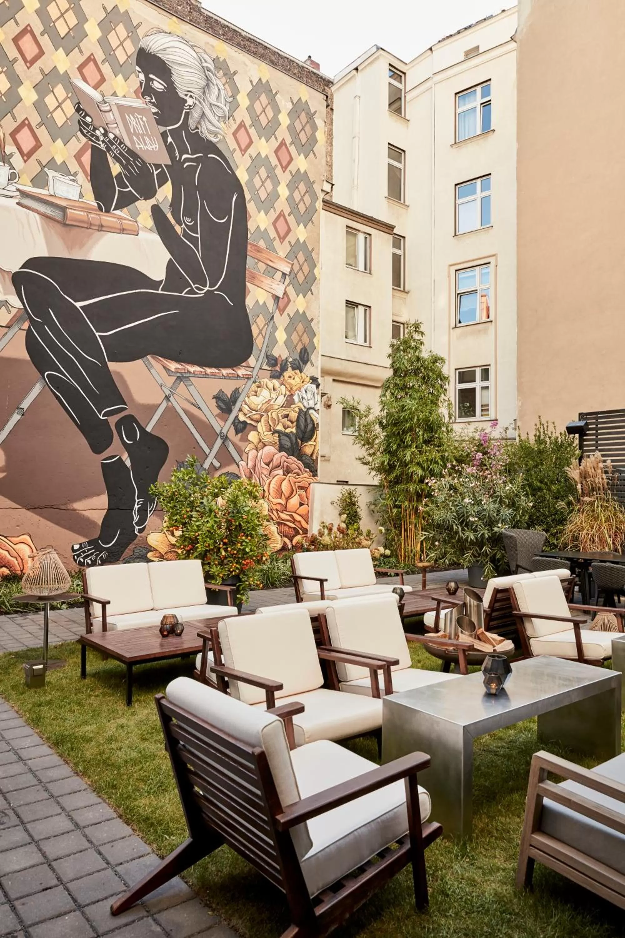 Restaurant/places to eat in Sir Savigny Hotel, part of Sircle Collection