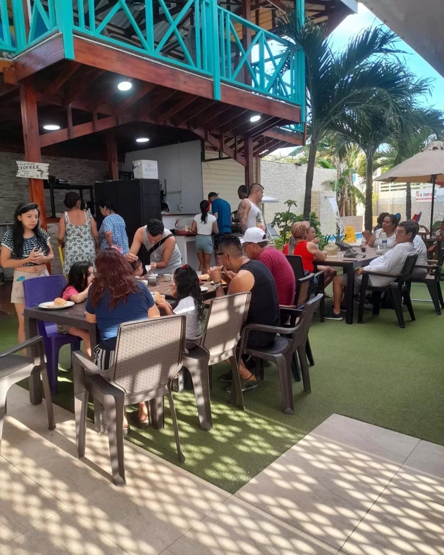 Restaurant/Places to Eat in Apartamentos Isla Tropical