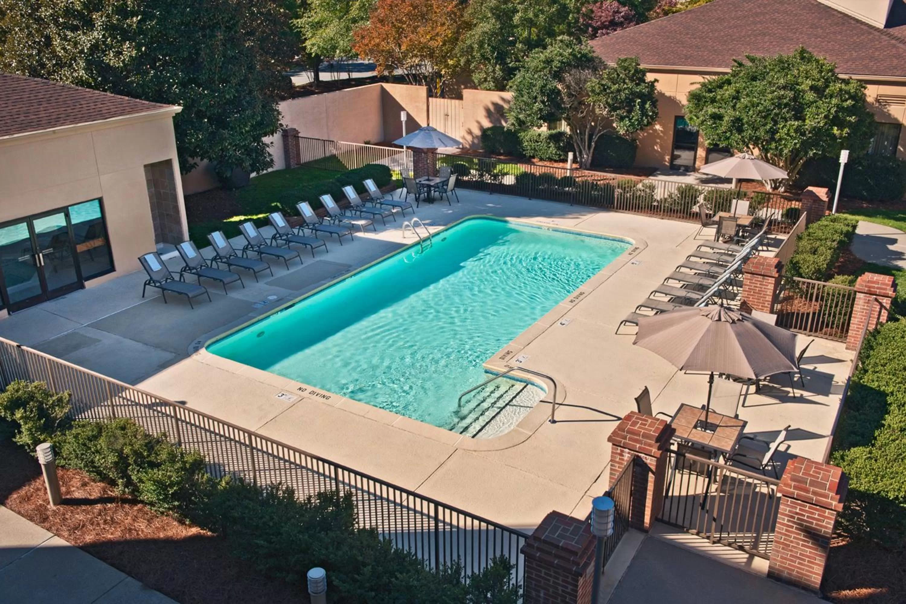 Swimming pool in Sonesta Select Raleigh Durham Airport Morrisville