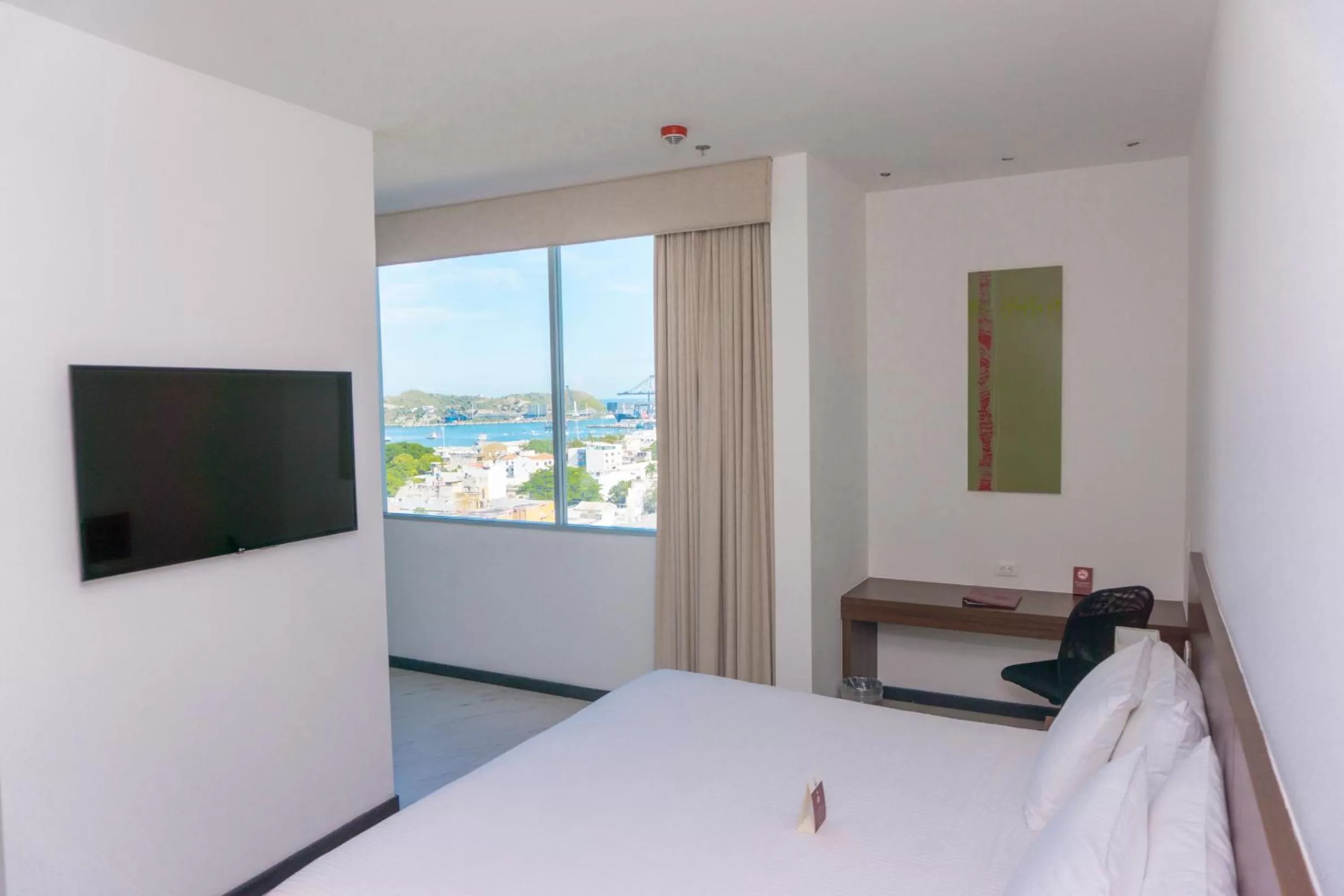 Photo of the whole room, Bed in Best Western Plus Santa Marta Hotel