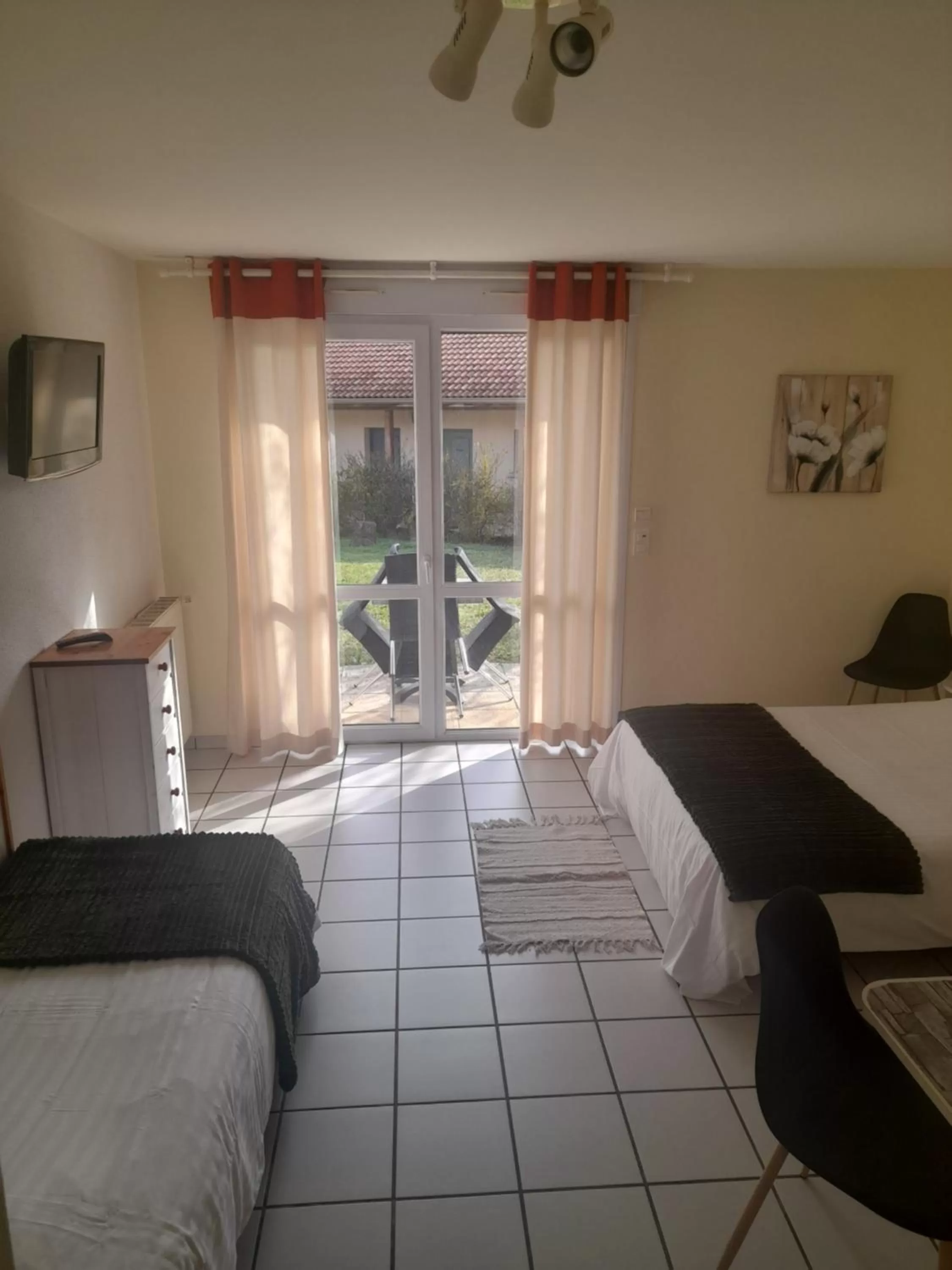 Bedroom, Seating Area in Hotel de l'Ile d'Amour