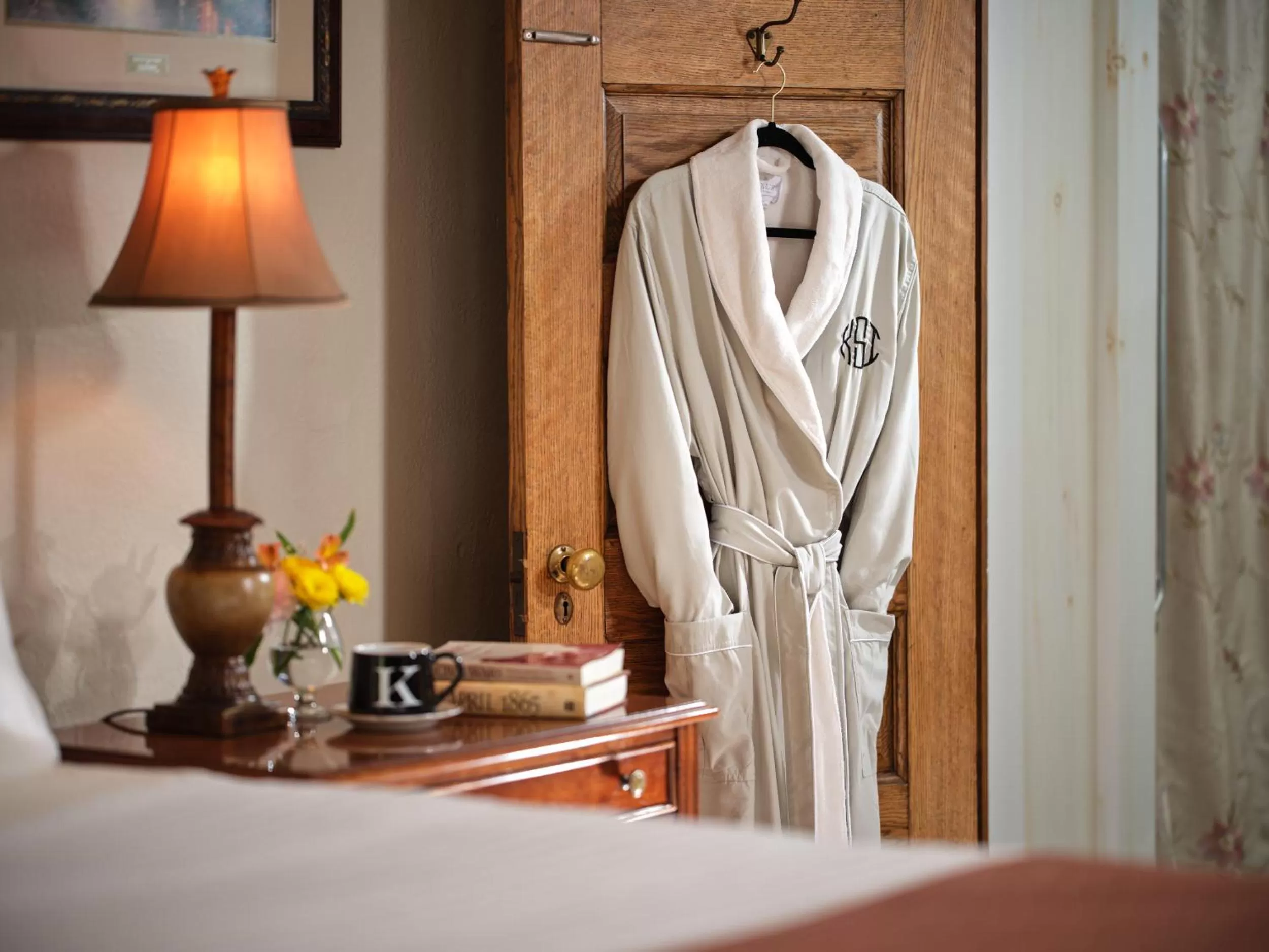 wardrobe, Bed in Keystone Inn Bed and Breakfast
