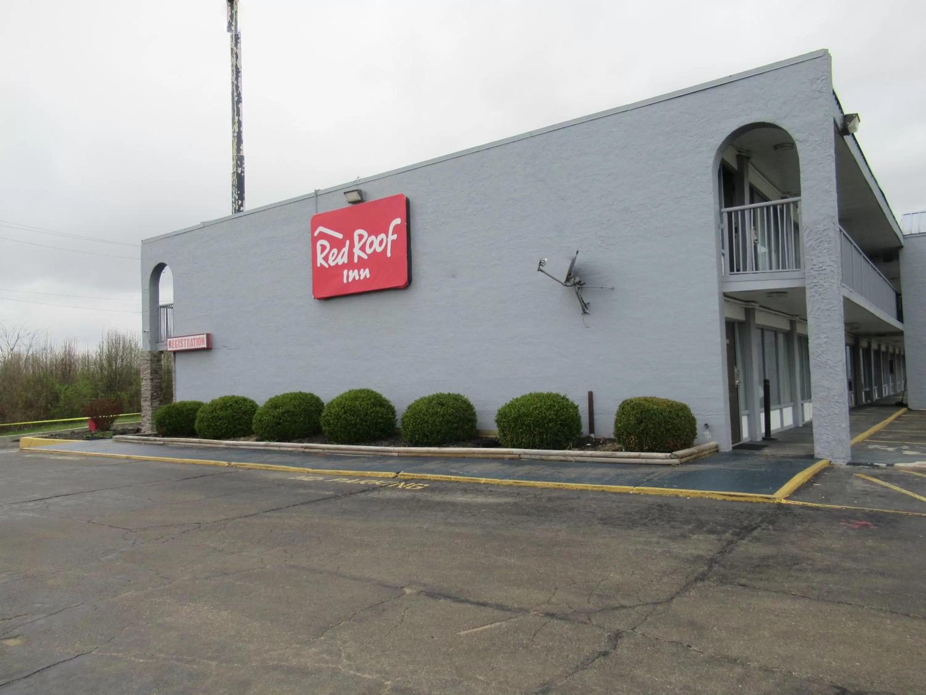 Property building in Red Roof Inn Walton, KY - Richwood - Cincinnati Airport South