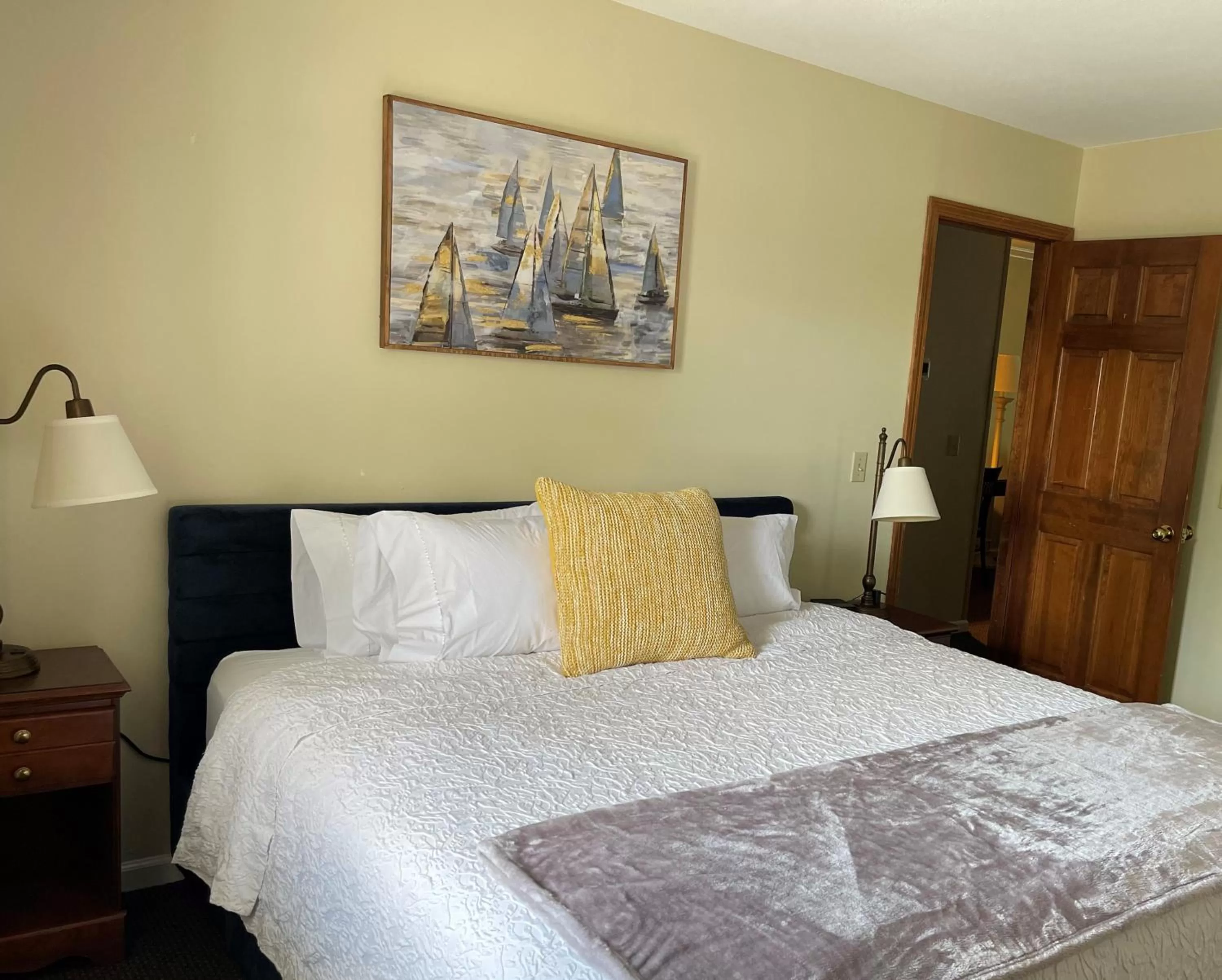 Bedroom, Bed in The Central Downtown Inn Suites